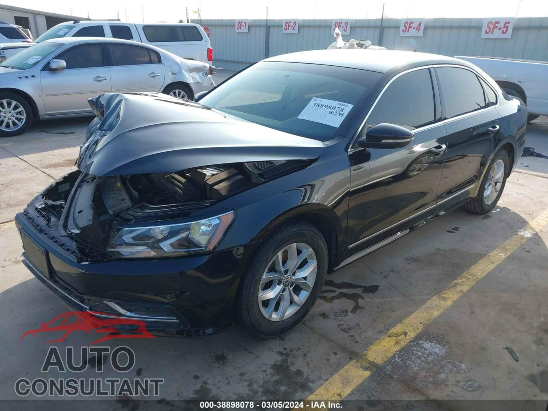 VOLKSWAGEN PASSAT 2017 - 1VWAT7A38HC061049