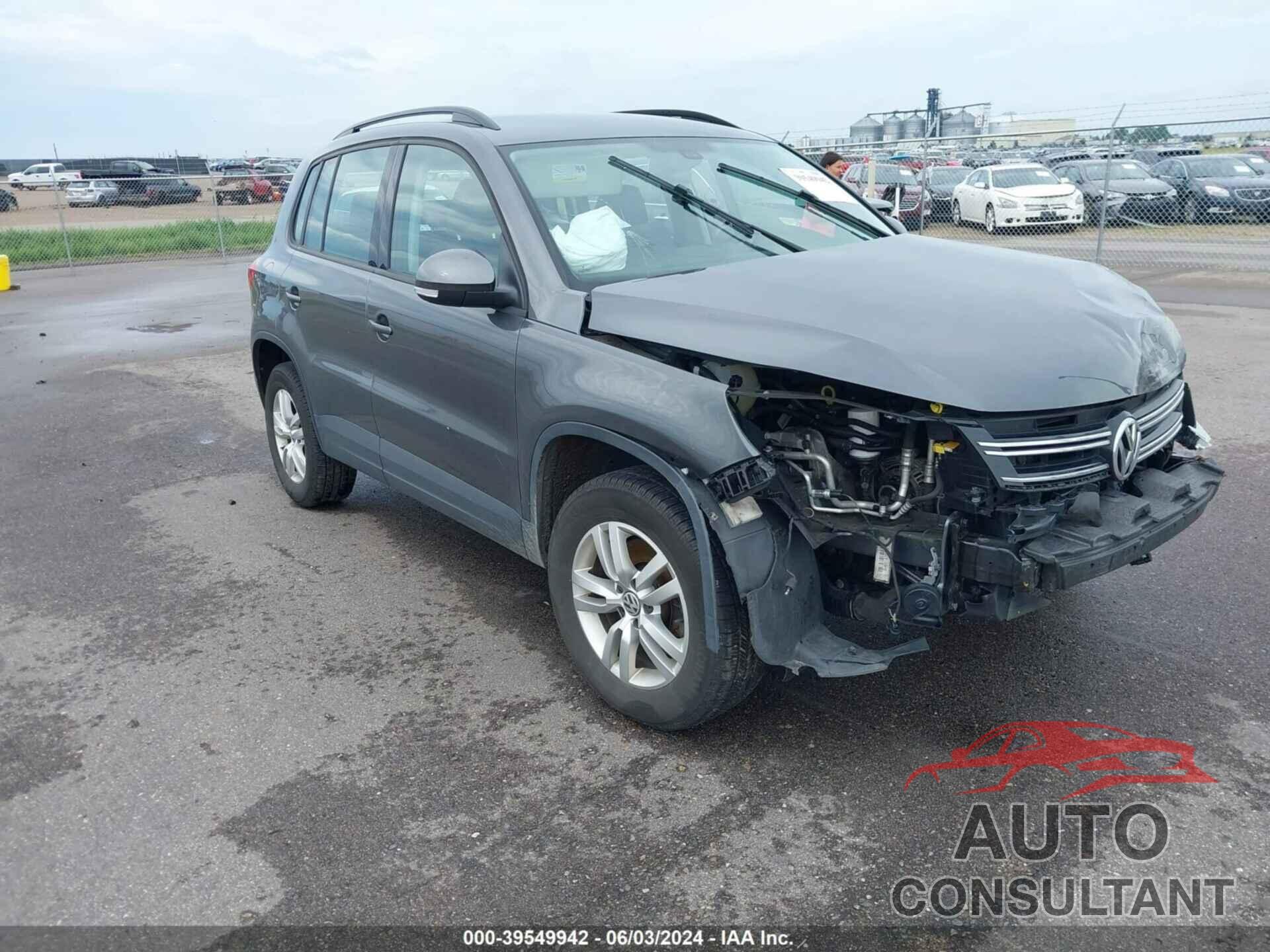 VOLKSWAGEN TIGUAN 2017 - WVGBV7AX9HK024484