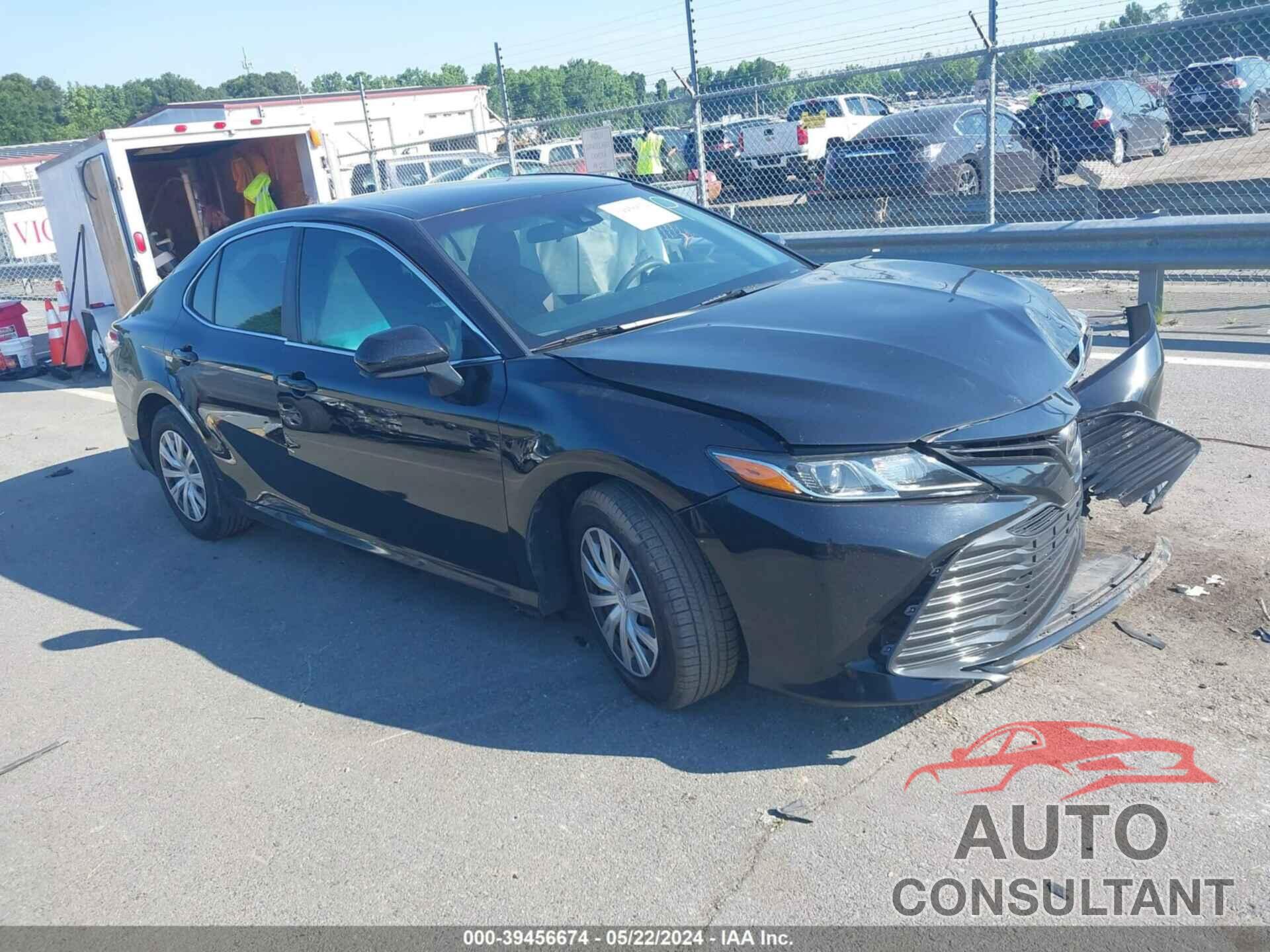 TOYOTA CAMRY 2018 - 4T1B11HK3JU530969