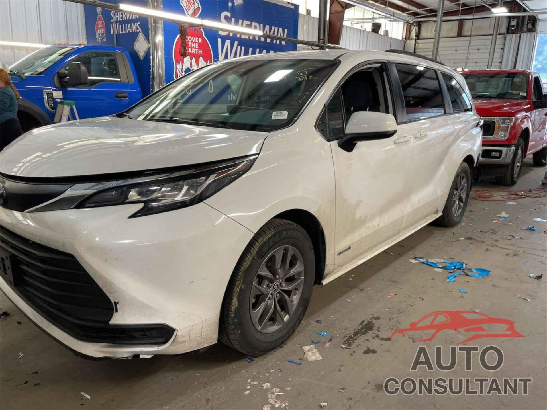 TOYOTA SIENNA 2021 - 5TDKRKEC2MS031296