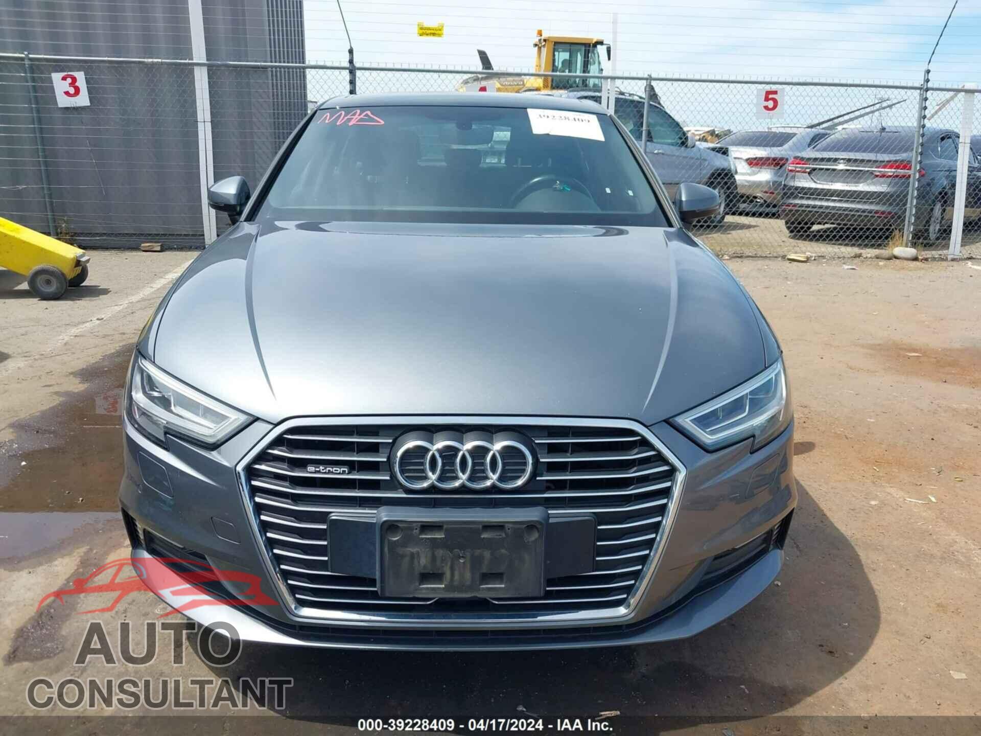 AUDI A3 E-TRON 2017 - WAUTPBFF2HA041975