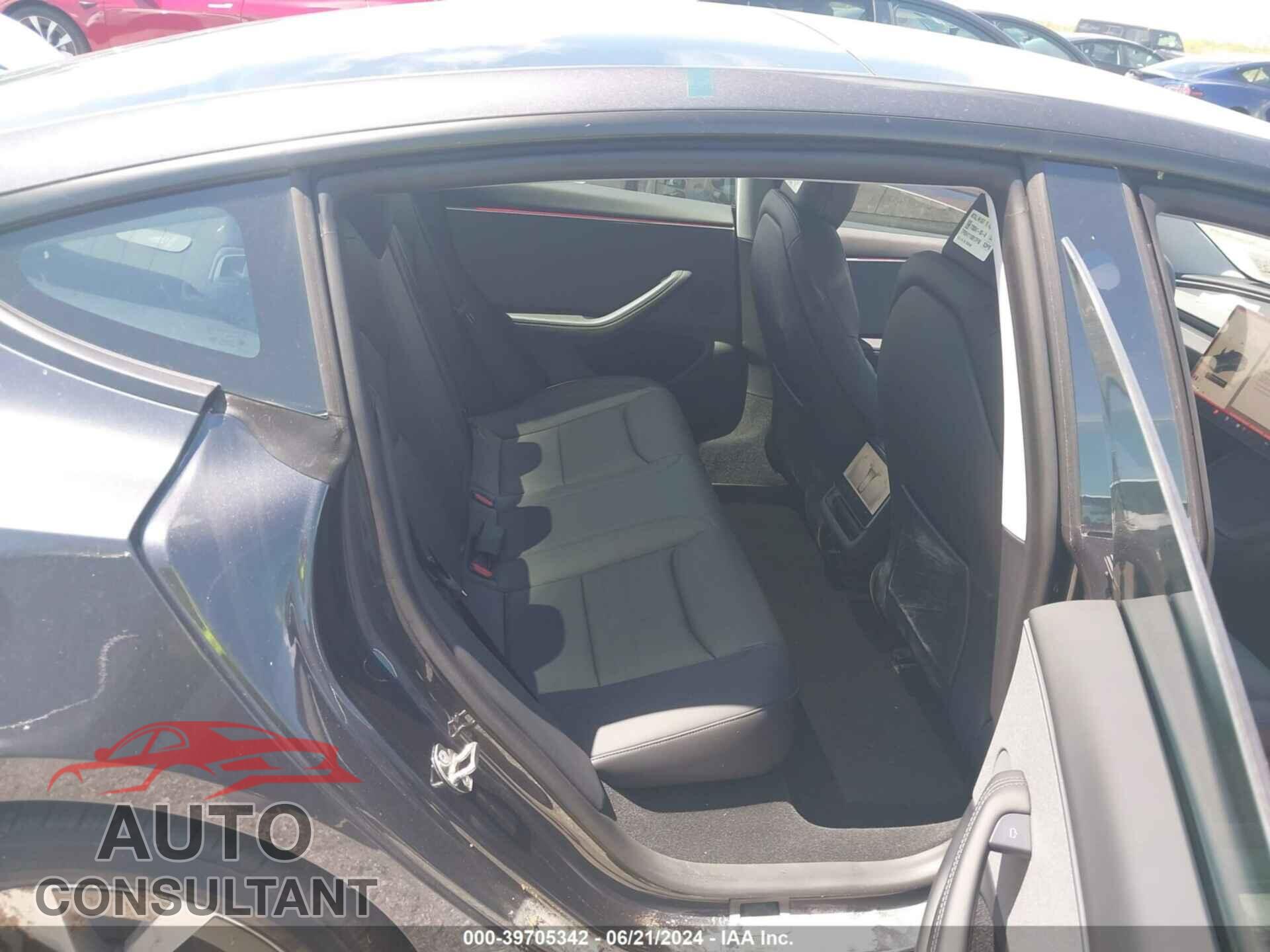 TESLA MODEL 3 2024 - 5YJ3E1EA4RF752059