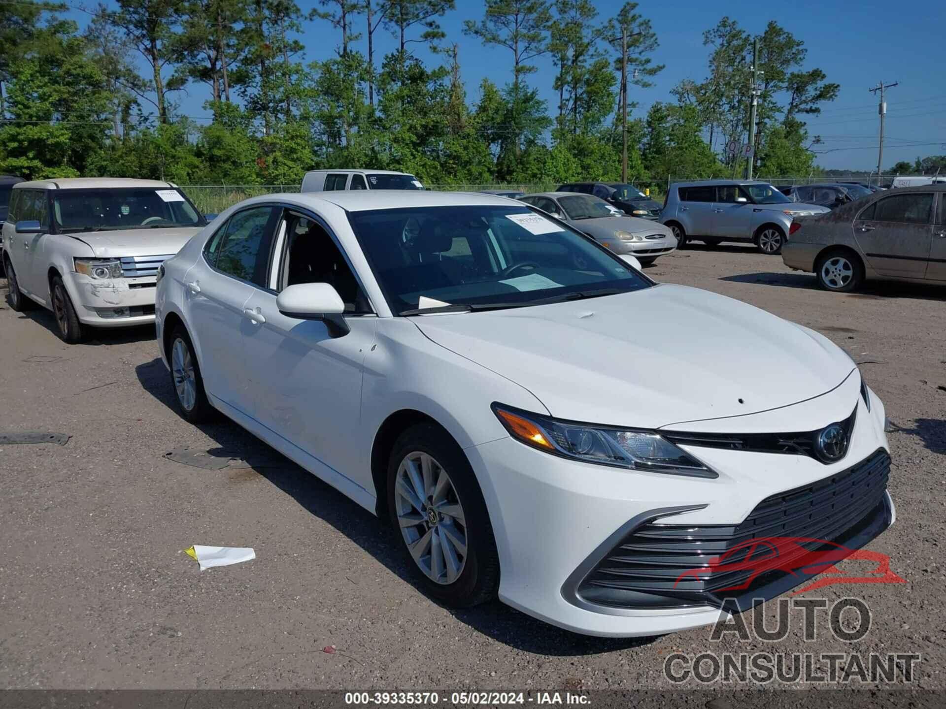 TOYOTA CAMRY 2022 - 4T1C11AK7NU666266