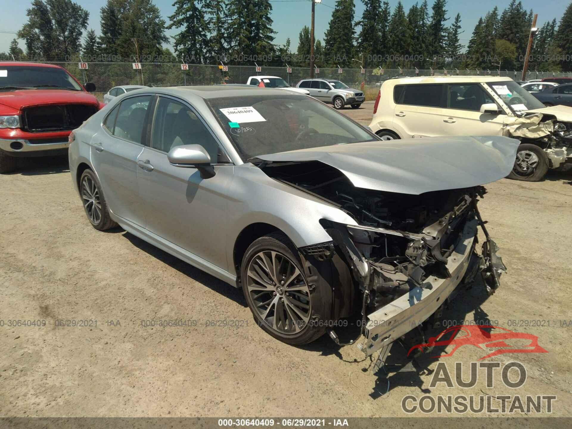 TOYOTA CAMRY 2018 - 4T1B11HK5JU547627
