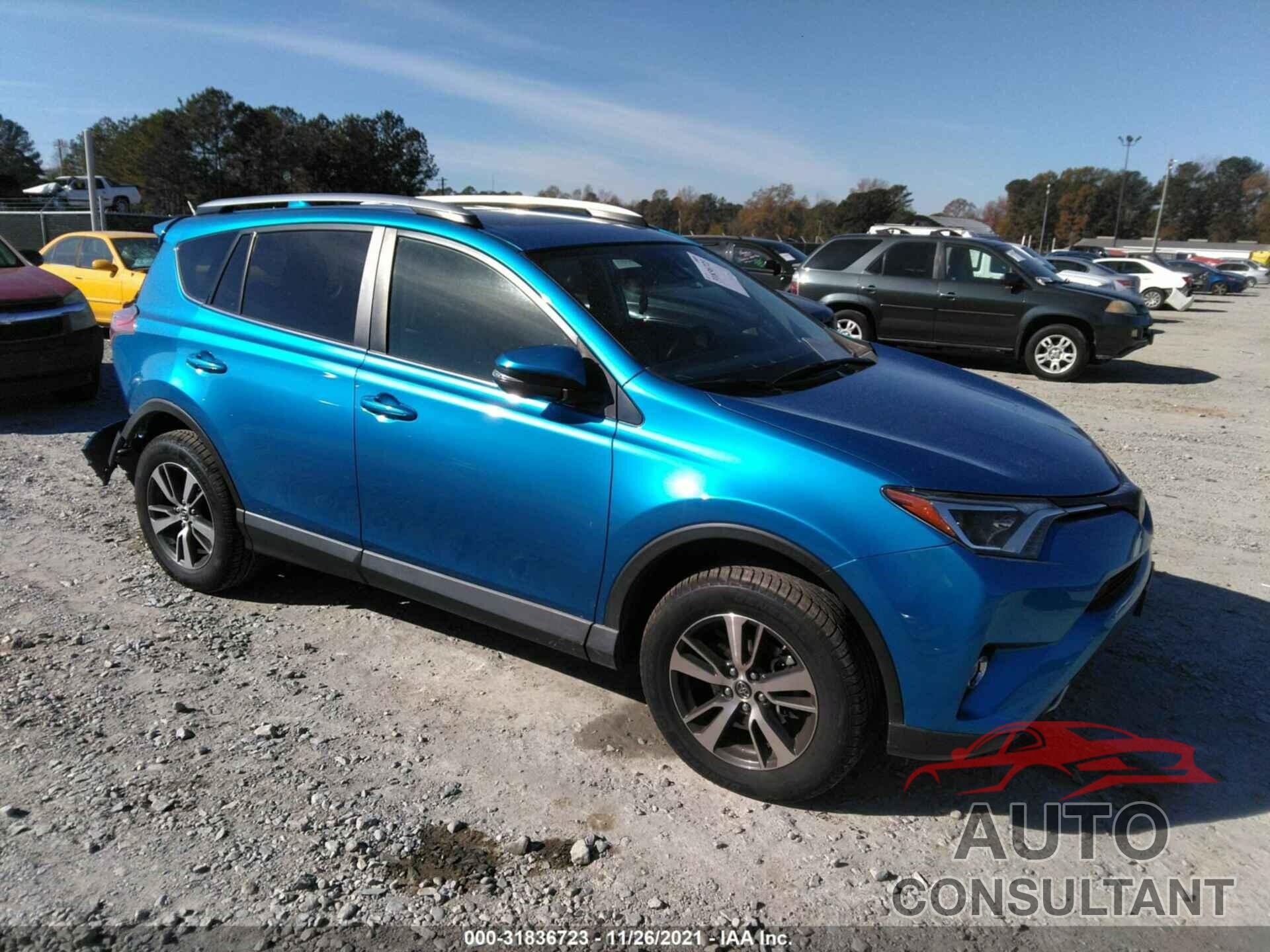 TOYOTA RAV4 2017 - JTMWFREV7HJ137444