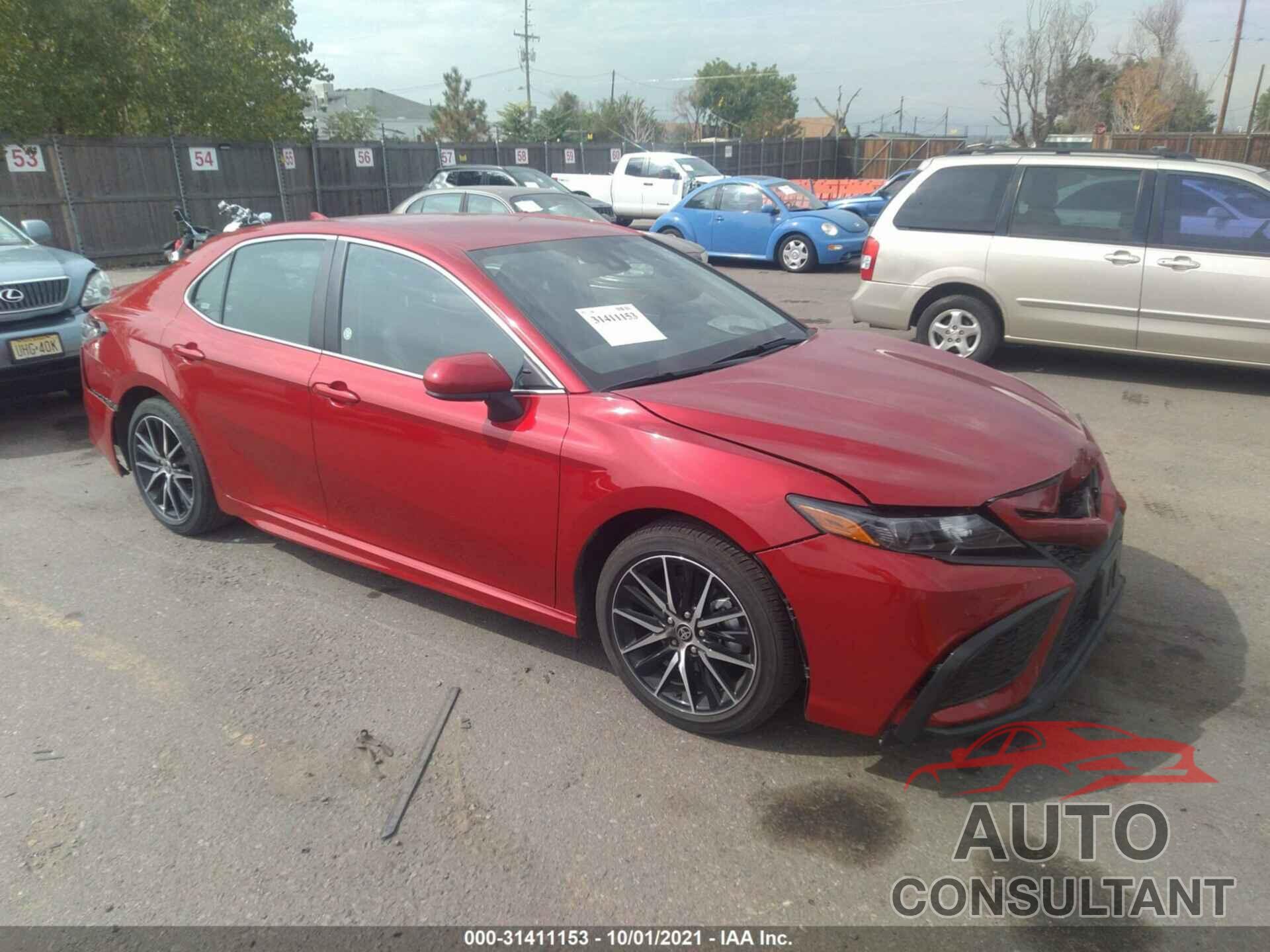 TOYOTA CAMRY 2021 - 4T1G11AK5MU465224