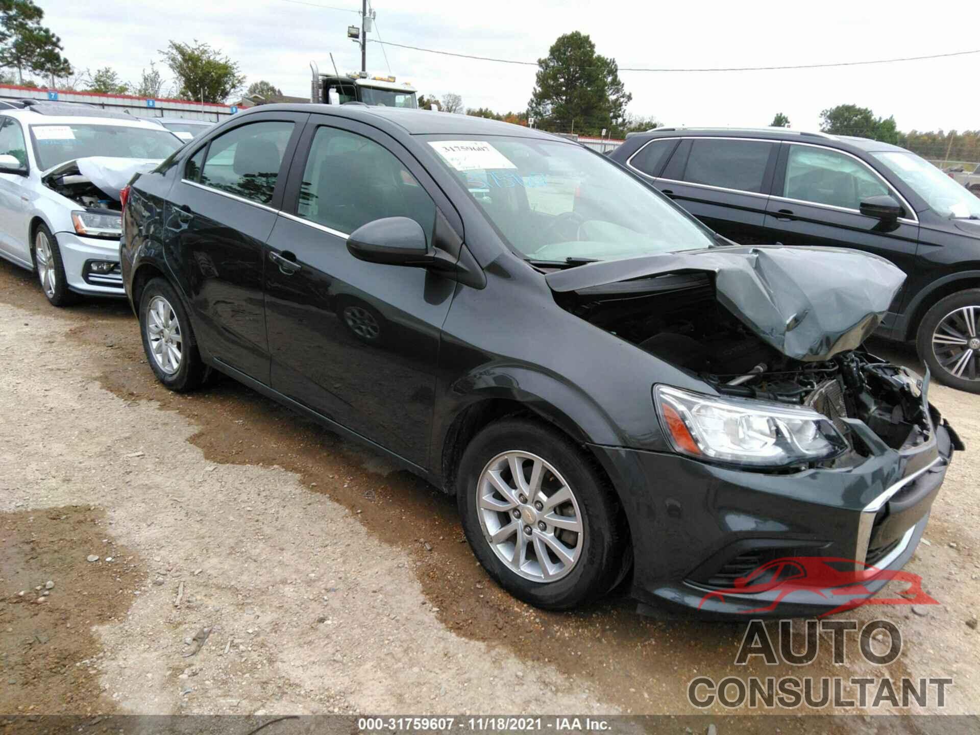 CHEVROLET SONIC 2018 - 1G1JD5SH8J4128773