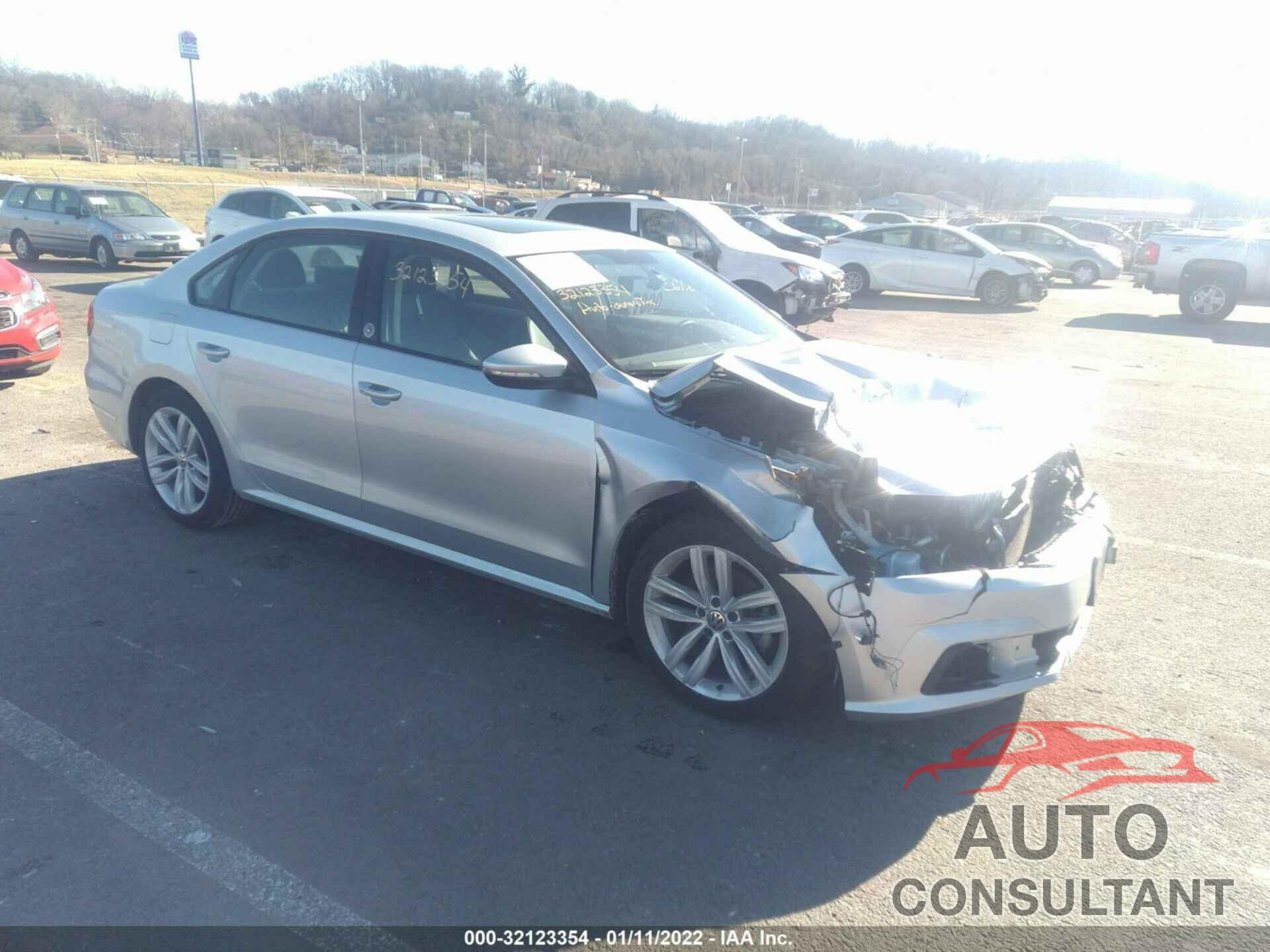VOLKSWAGEN PASSAT 2019 - 1VWLA7A33KC010385