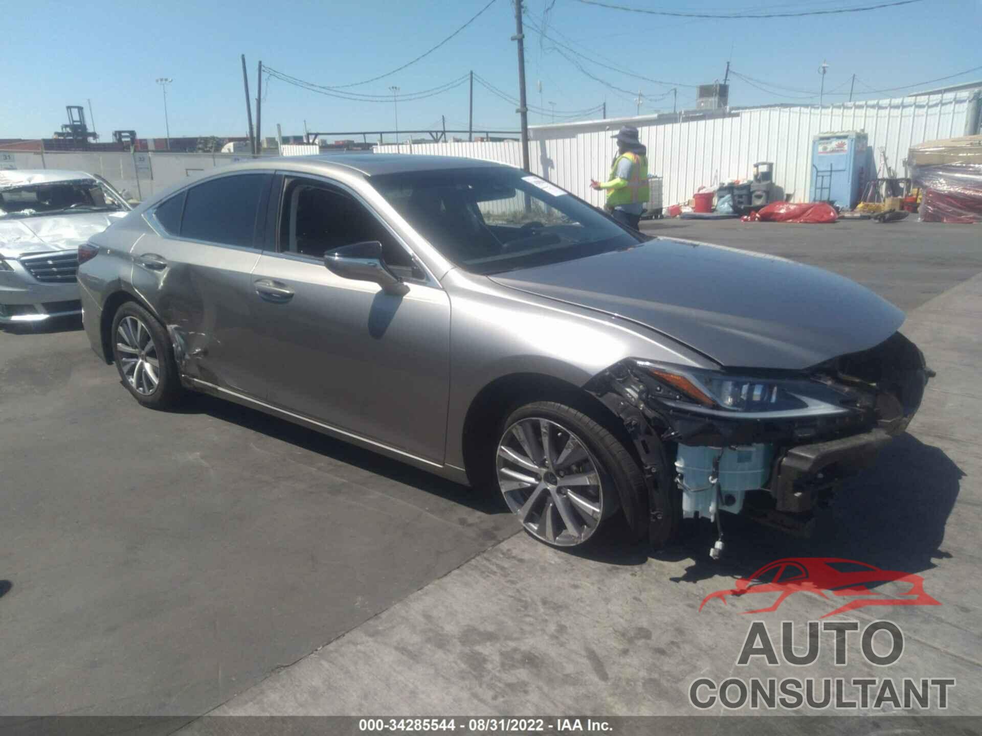 LEXUS ES 2020 - 58ACZ1B1XLU070590