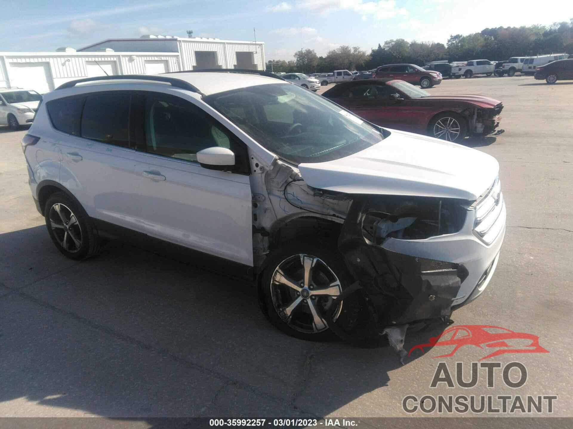 FORD ESCAPE 2017 - 1FMCU0GD4HUE51880