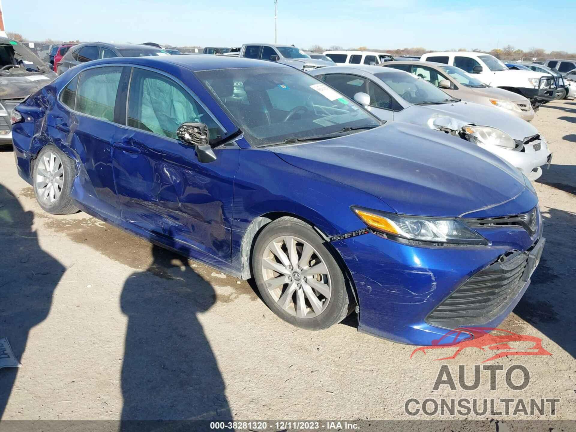 TOYOTA CAMRY 2018 - 4T1B11HK1JU561041