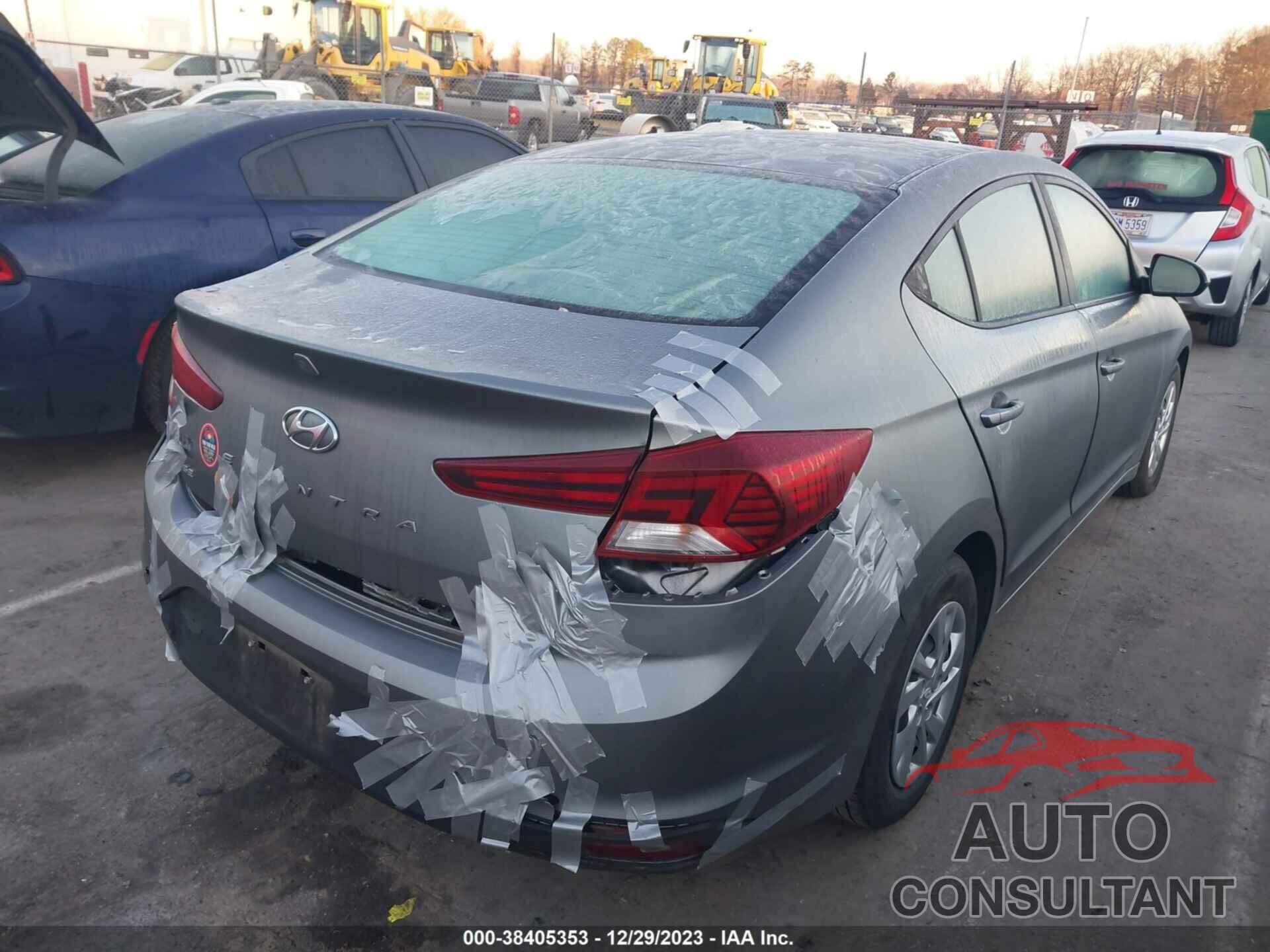 HYUNDAI ELANTRA 2019 - KMHD74LFXKU815155