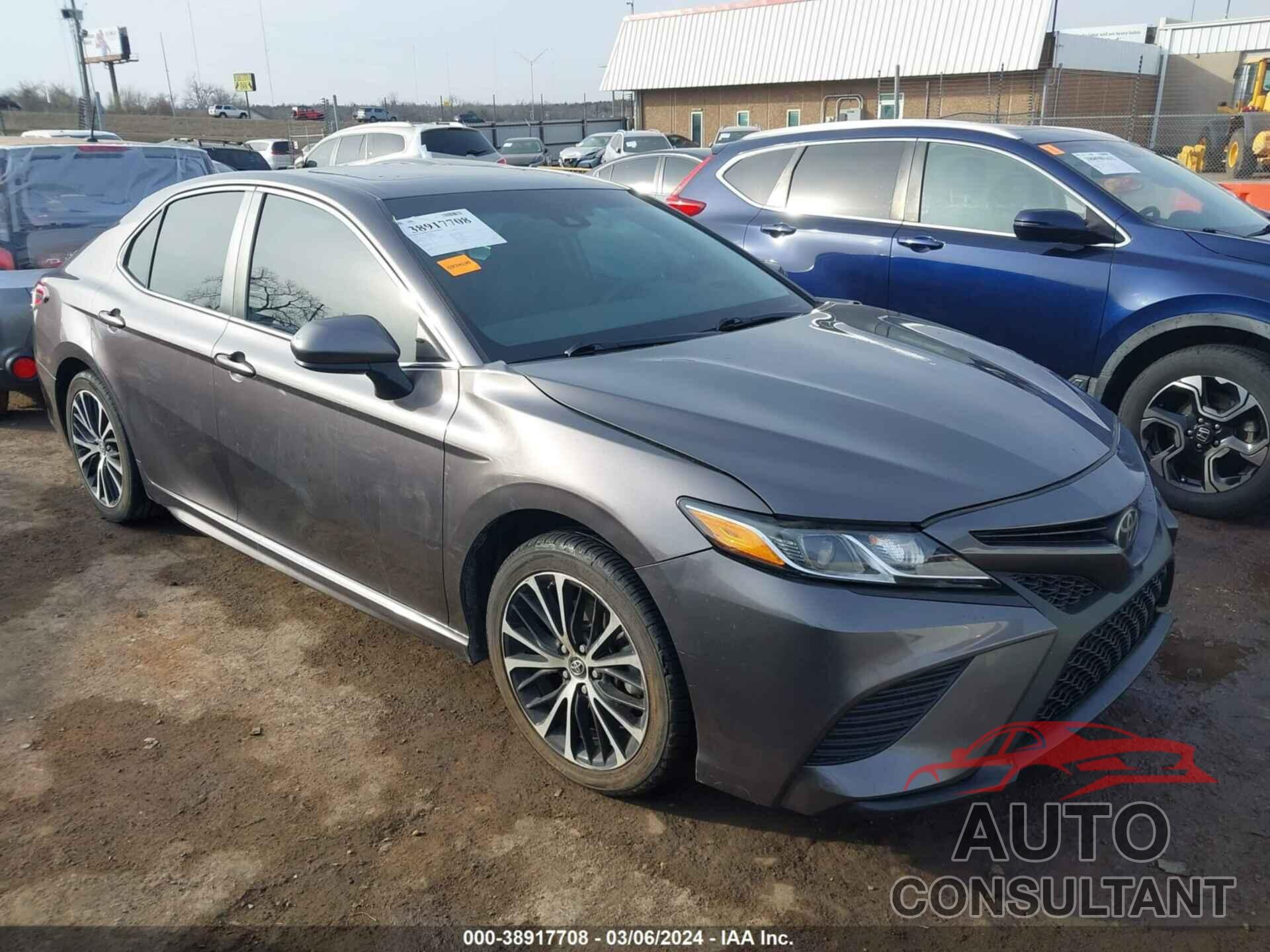 TOYOTA CAMRY 2018 - 4T1B11HK8JU147738