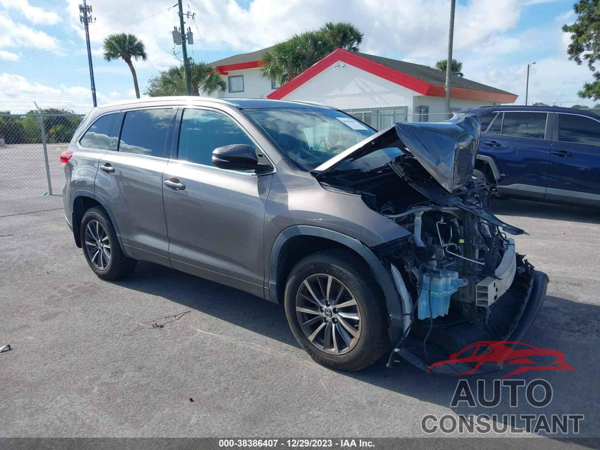 TOYOTA HIGHLANDER 2018 - 5TDJZRFH2JS556613