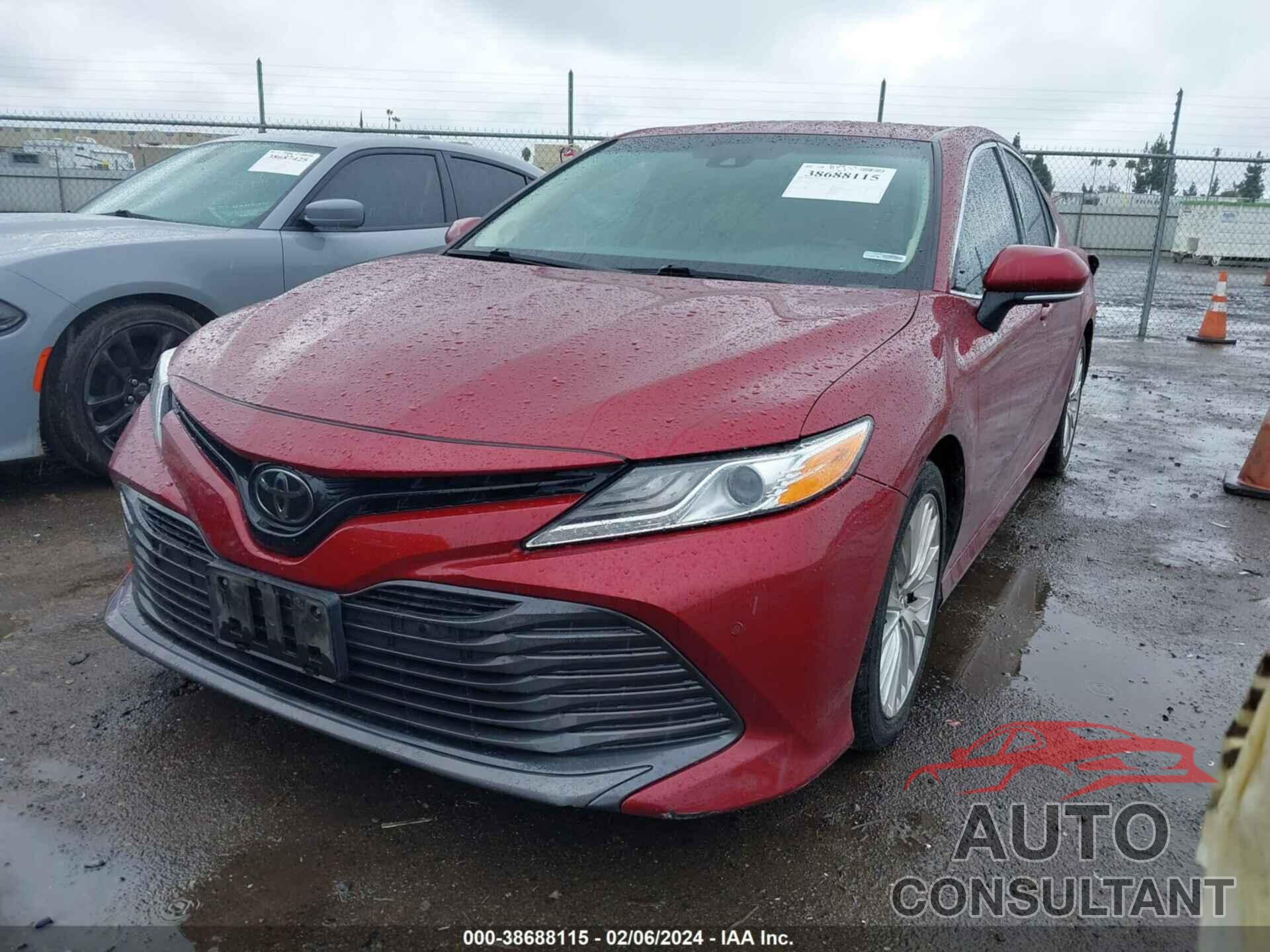 TOYOTA CAMRY 2018 - 4T1B11HK0JU504586