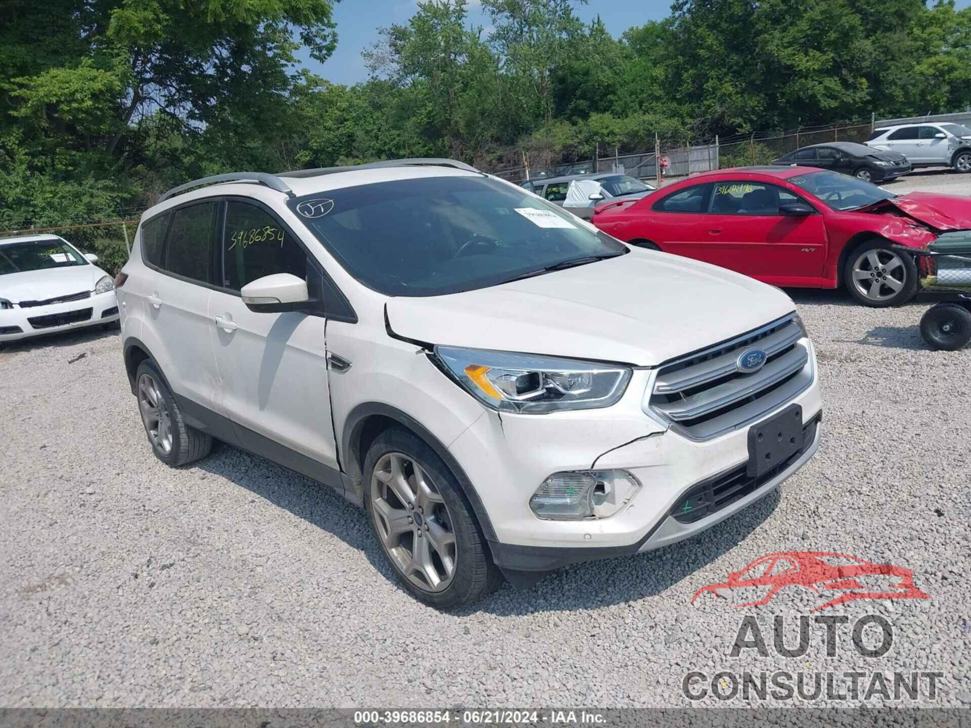 FORD ESCAPE 2017 - 1FMCU0J95HUD17707