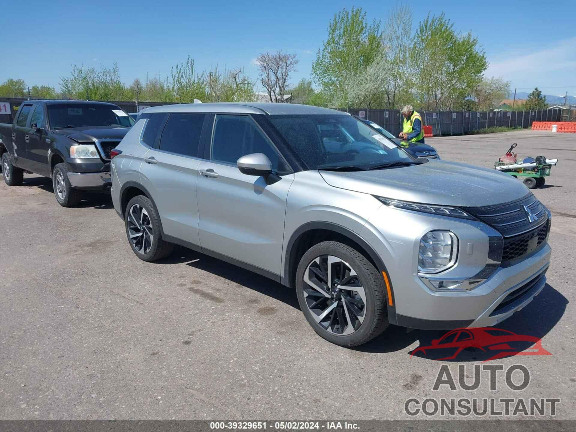 MITSUBISHI OUTLANDER 2023 - JA4J4UA80PZ025579