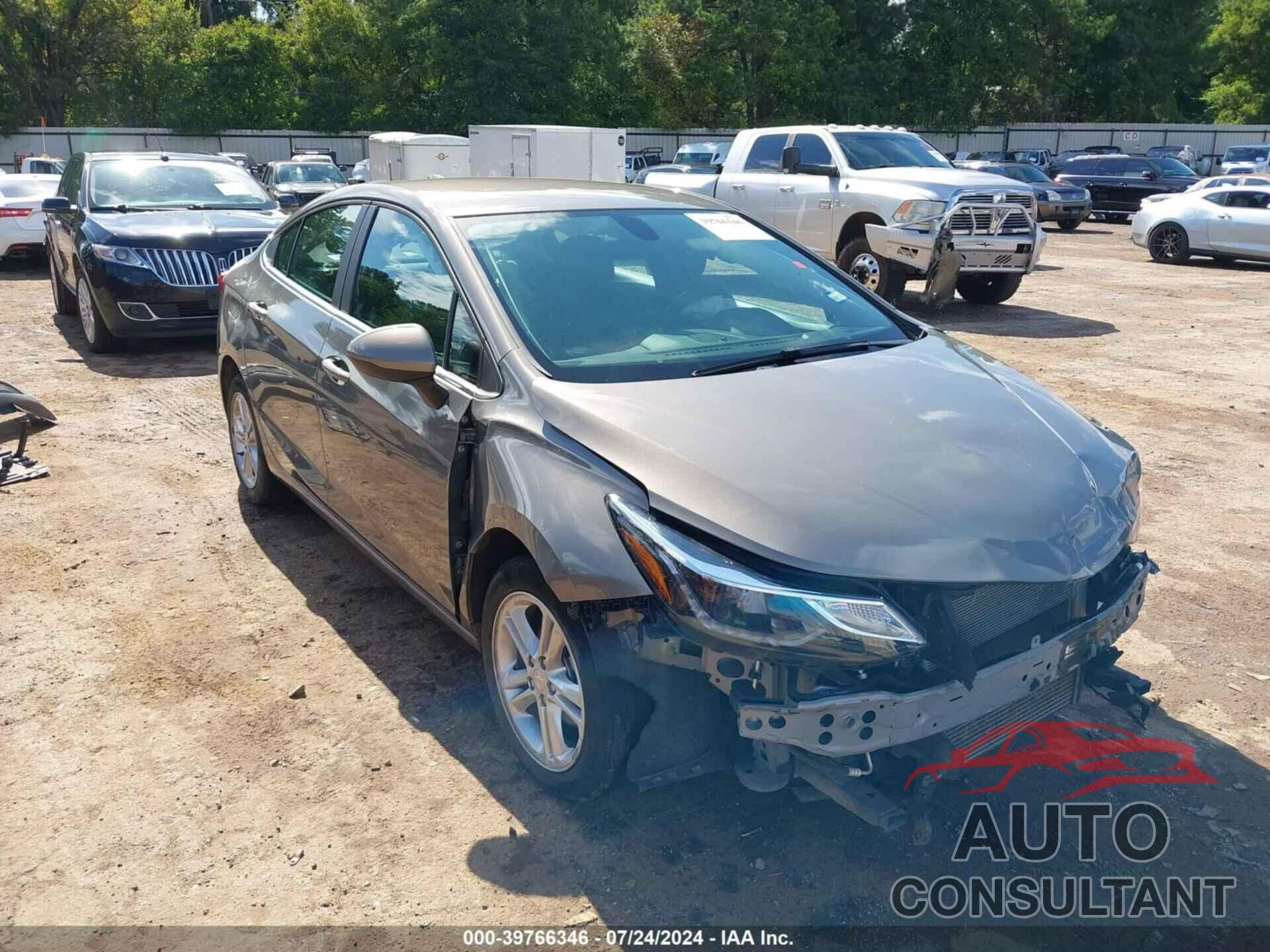 CHEVROLET CRUZE 2018 - 1G1BE5SM8J7196505