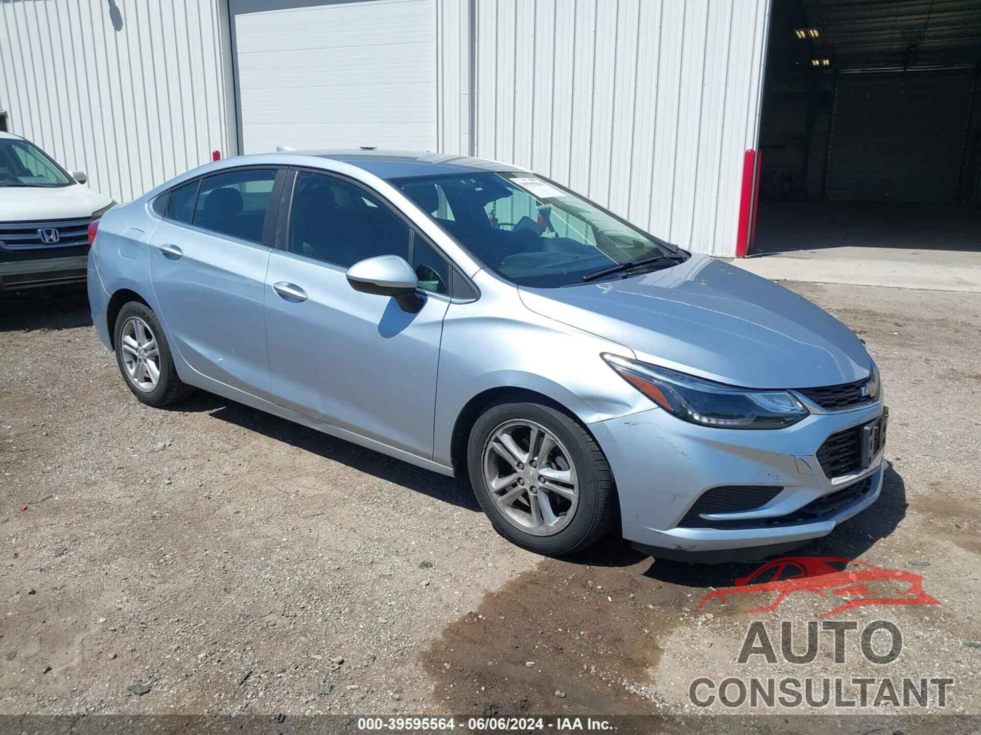 CHEVROLET CRUZE 2018 - 1G1BE5SM7J7208479