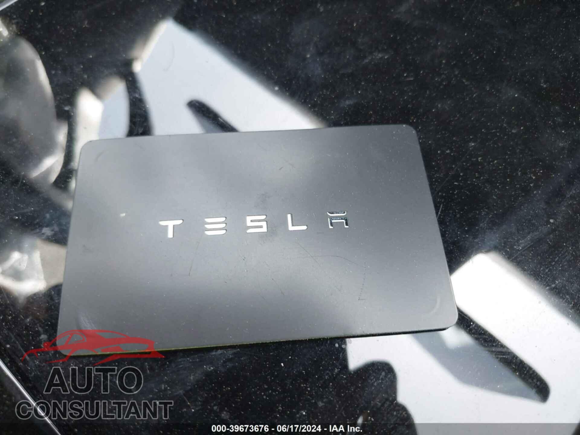 TESLA MODEL 3 2018 - 5YJ3E1EA9JF060352