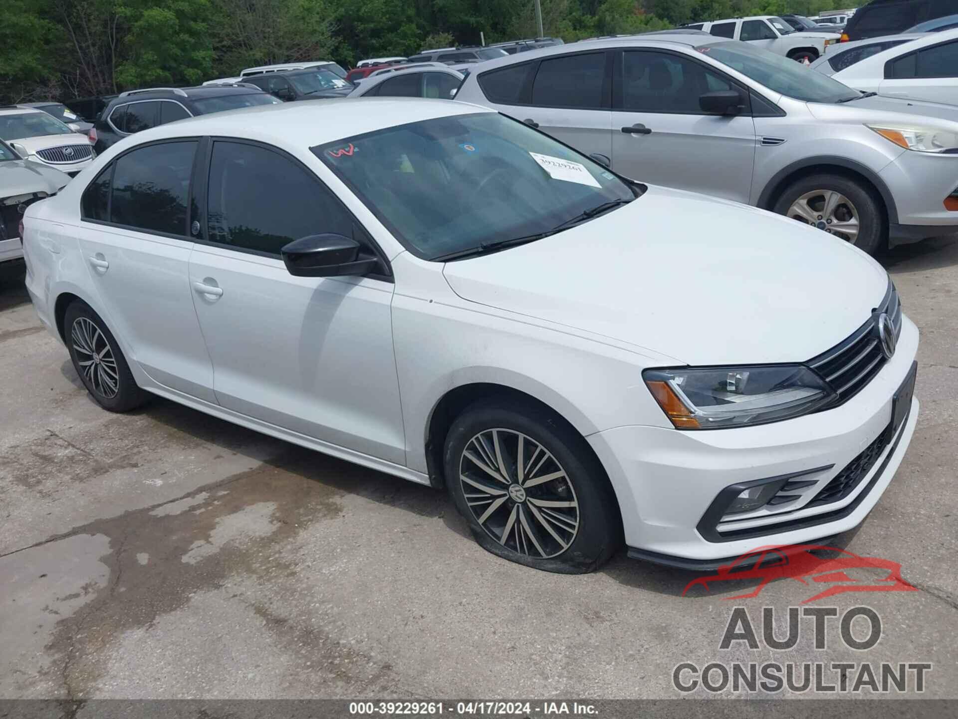 VOLKSWAGEN JETTA 2018 - 3VWDB7AJ5JM207300