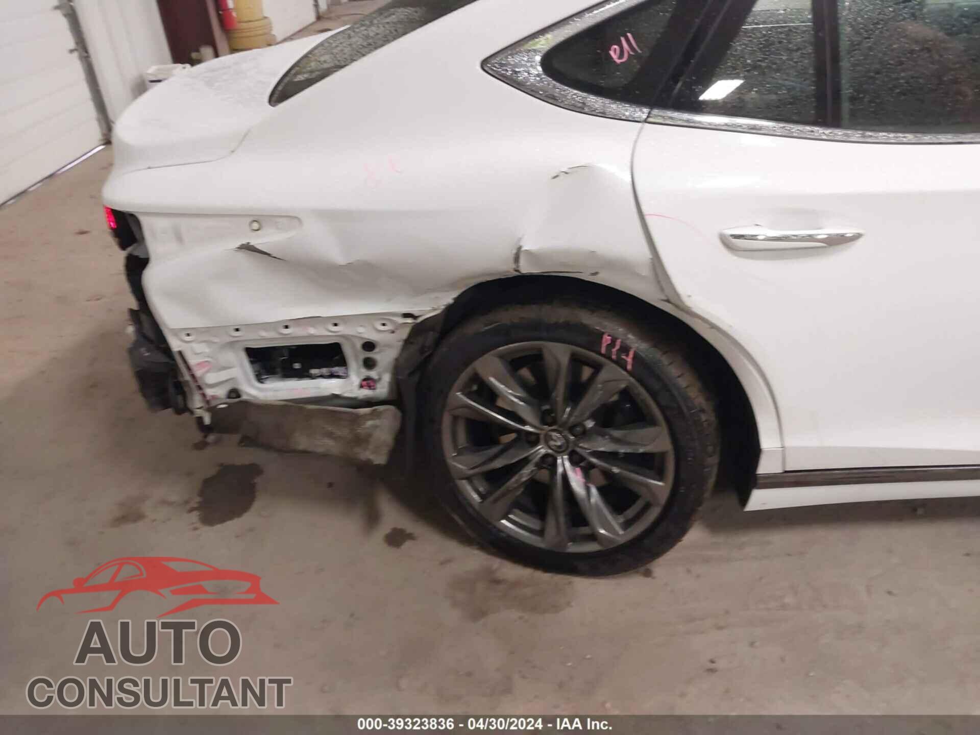 LEXUS LS 500 2018 - JTHC51FF4J5000134