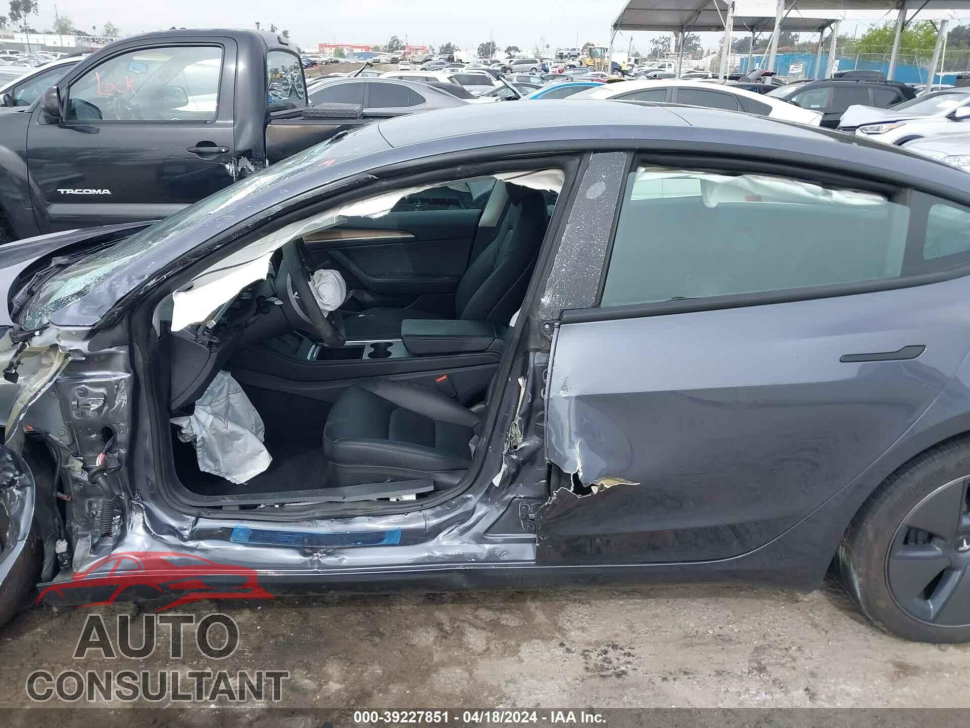 TESLA MODEL 3 2023 - 5YJ3E1EB4PF670970