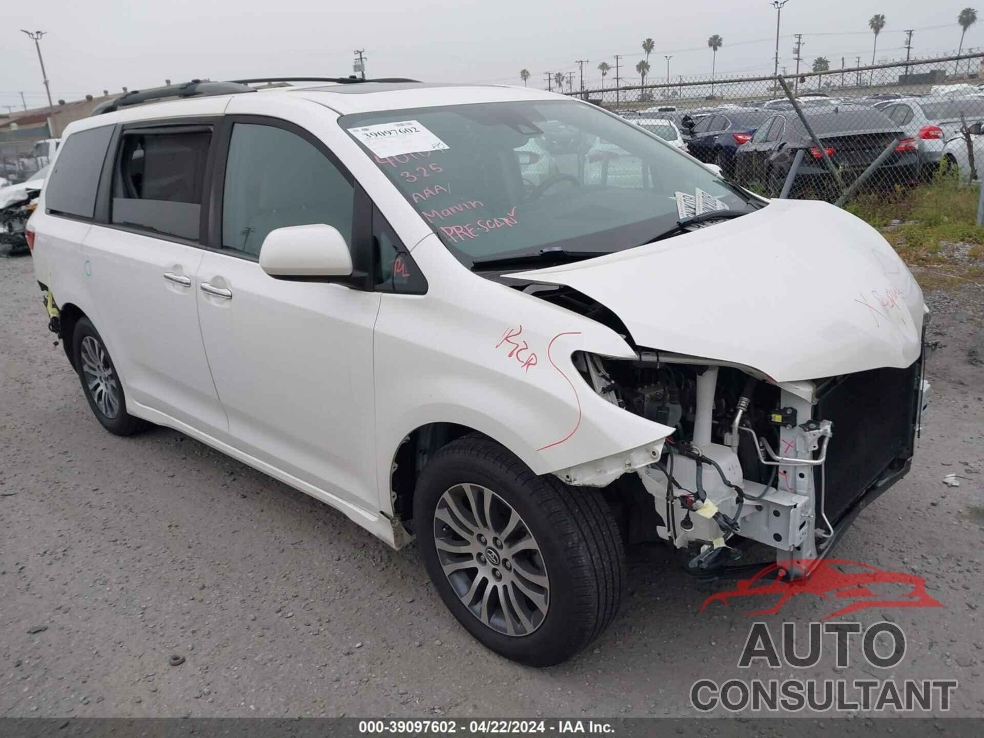 TOYOTA SIENNA 2018 - 5TDYZ3DC7JS940759