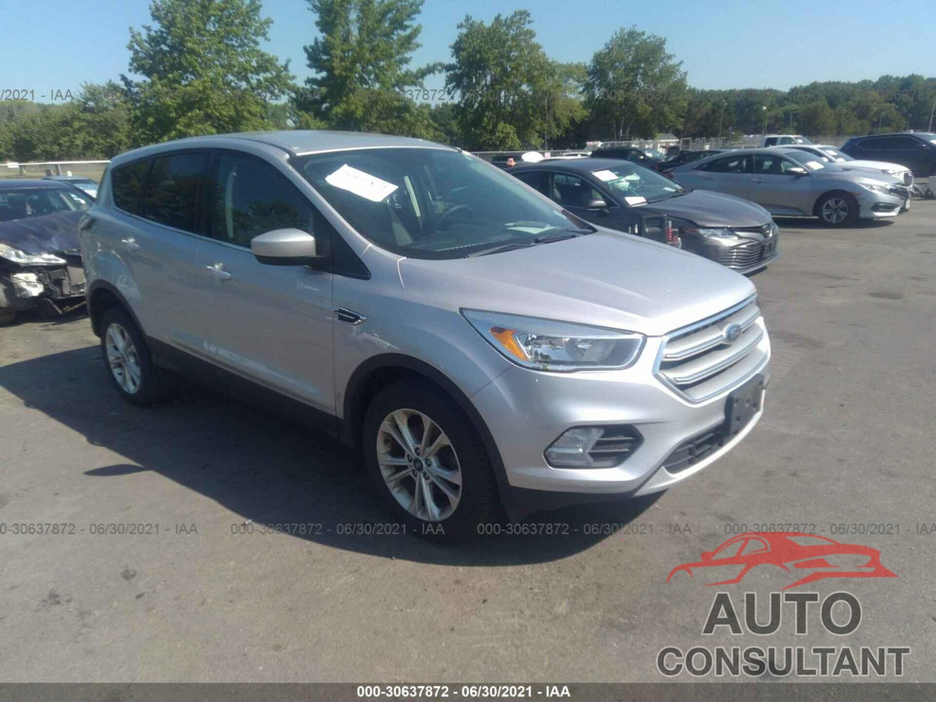 FORD ESCAPE 2017 - 1FMCU0GD8HUA08177