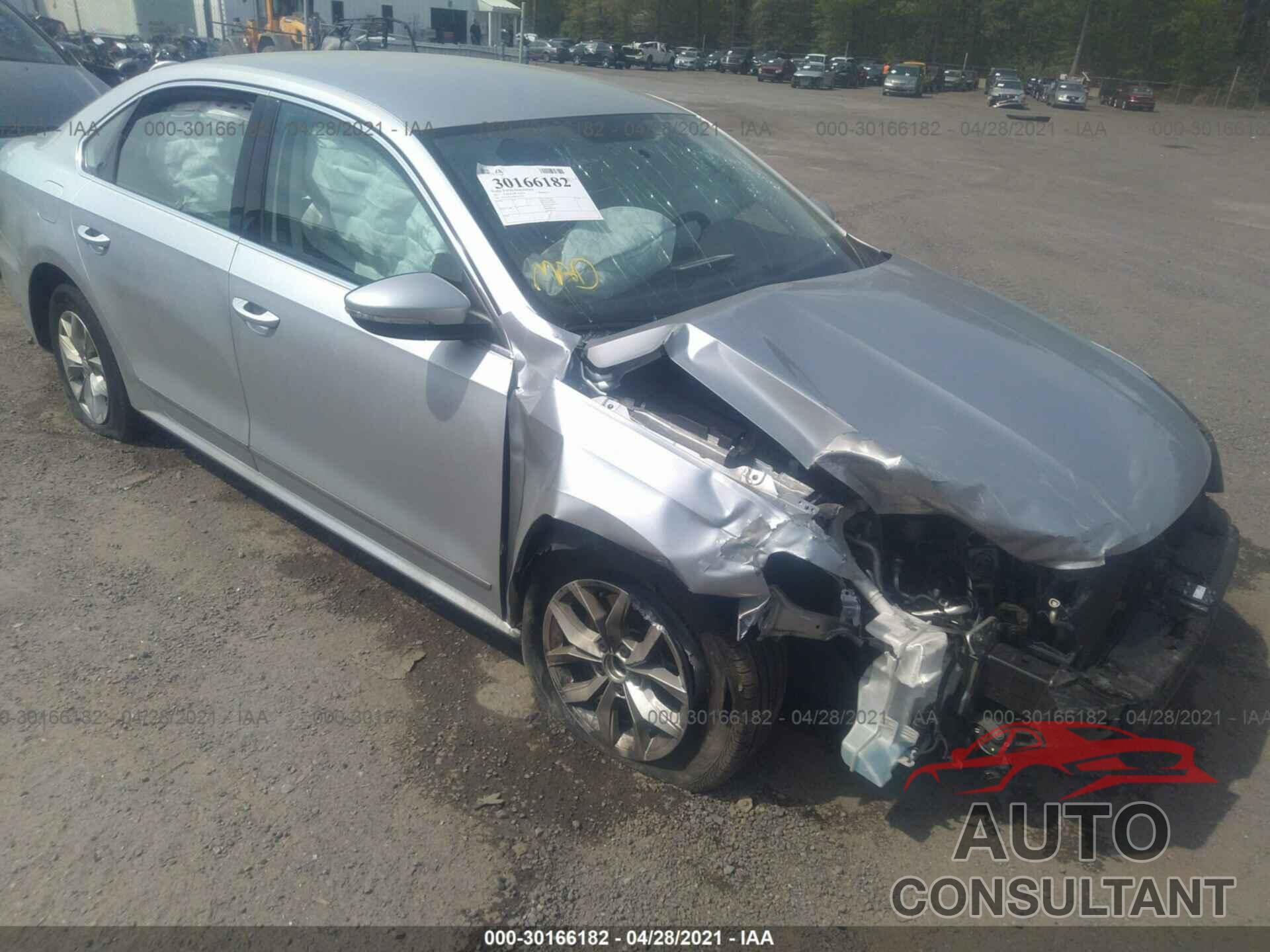 VOLKSWAGEN PASSAT 2017 - 1VWAT7A37HC051435