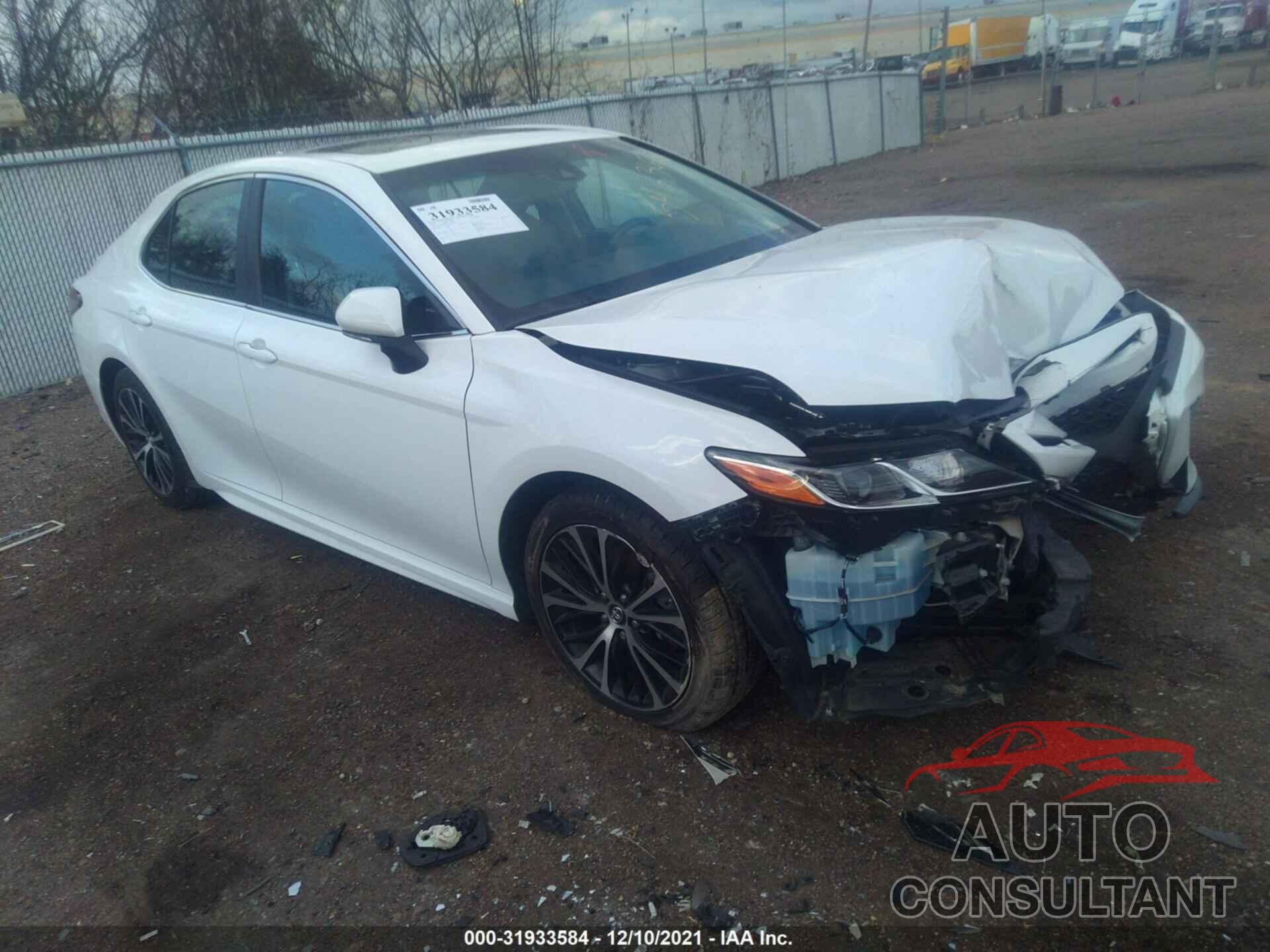 TOYOTA CAMRY 2018 - 4T1B11HK2JU542367