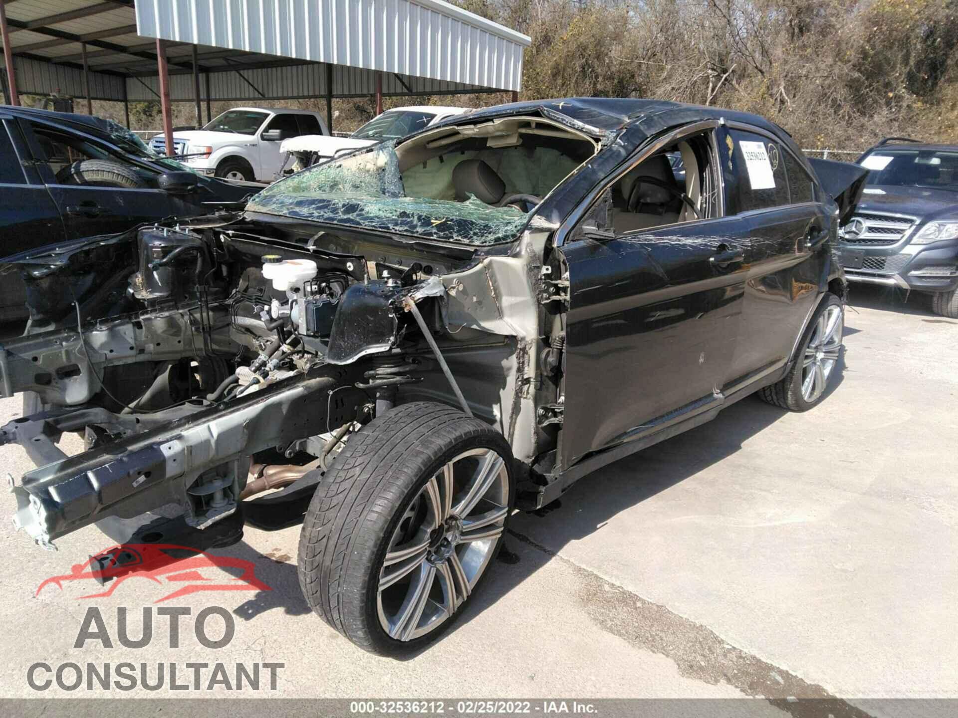 FORD TAURUS 2018 - 1FAHP2D87JG140765