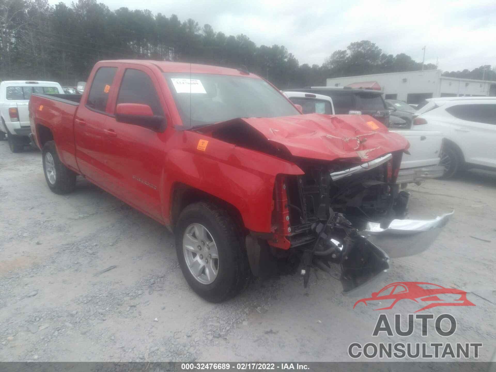 CHEVROLET SILVERADO 1500 2018 - 1GCRCREH0JZ352610