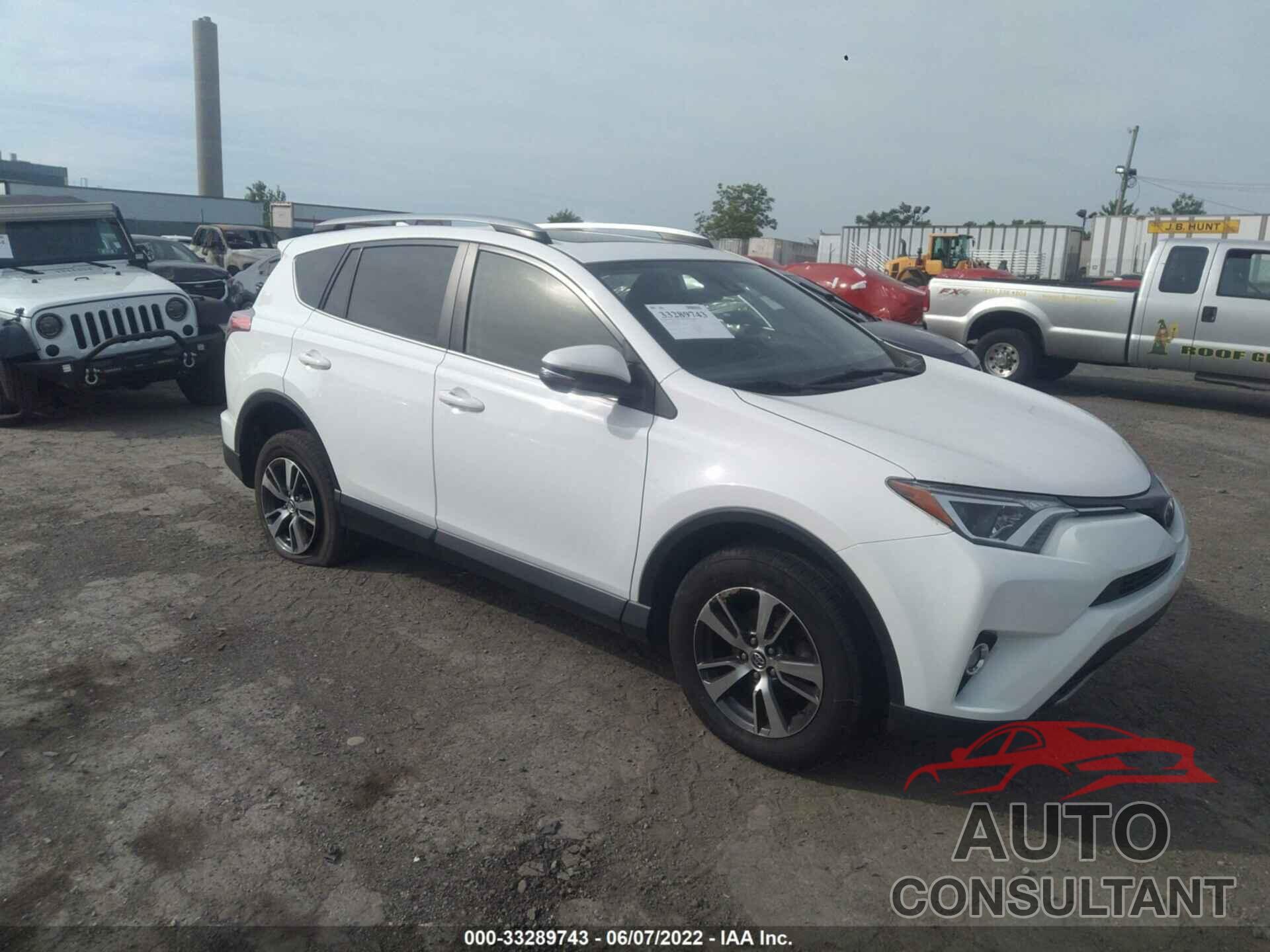 TOYOTA RAV4 2018 - JTMRFREV7JD226156