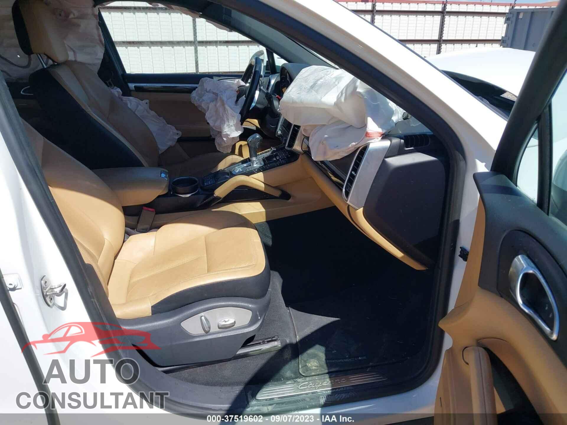 PORSCHE CAYENNE 2017 - WP1AA2A20HKA92058