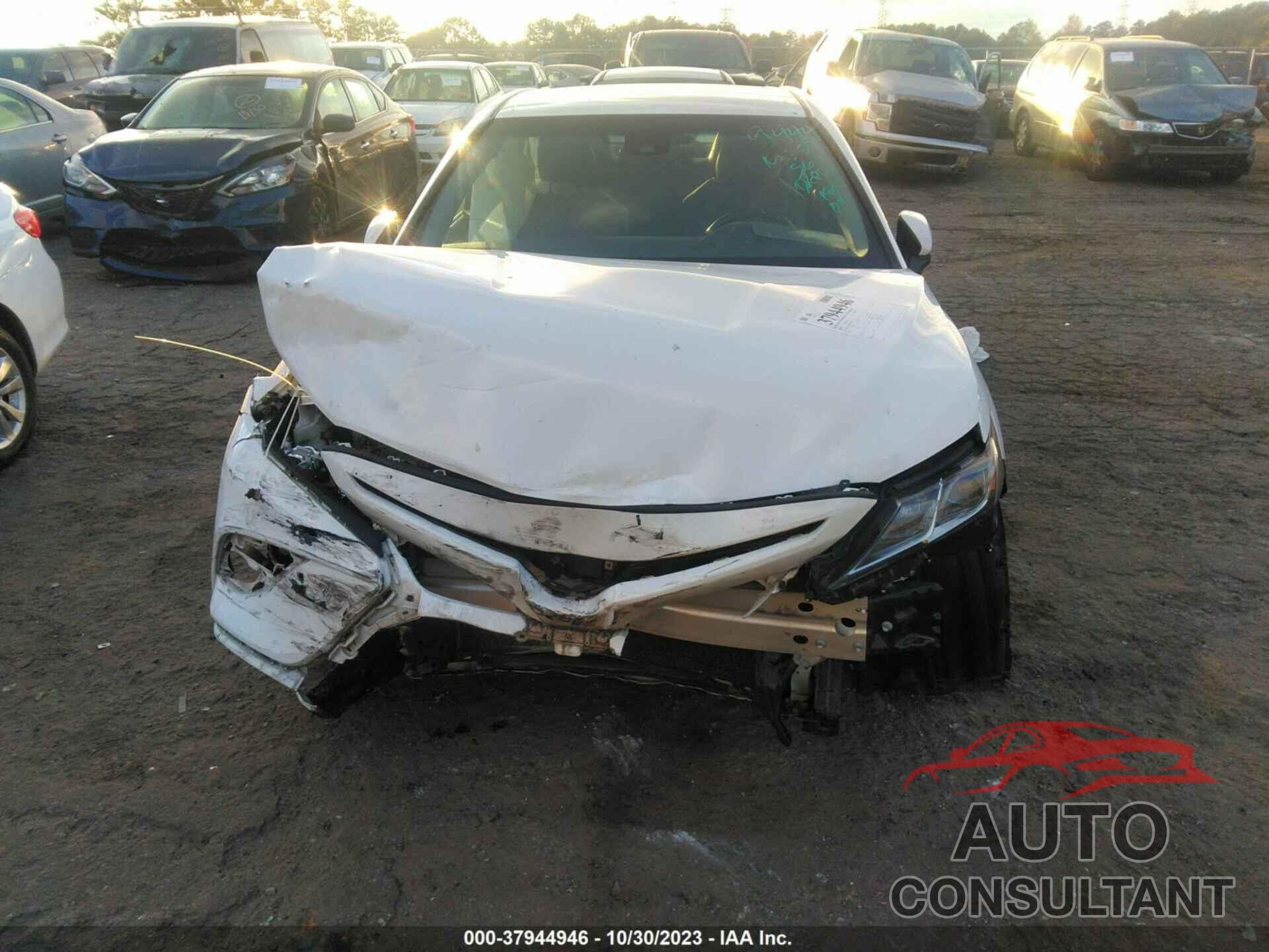 TOYOTA CAMRY 2018 - 4T1B11HK0JU059444