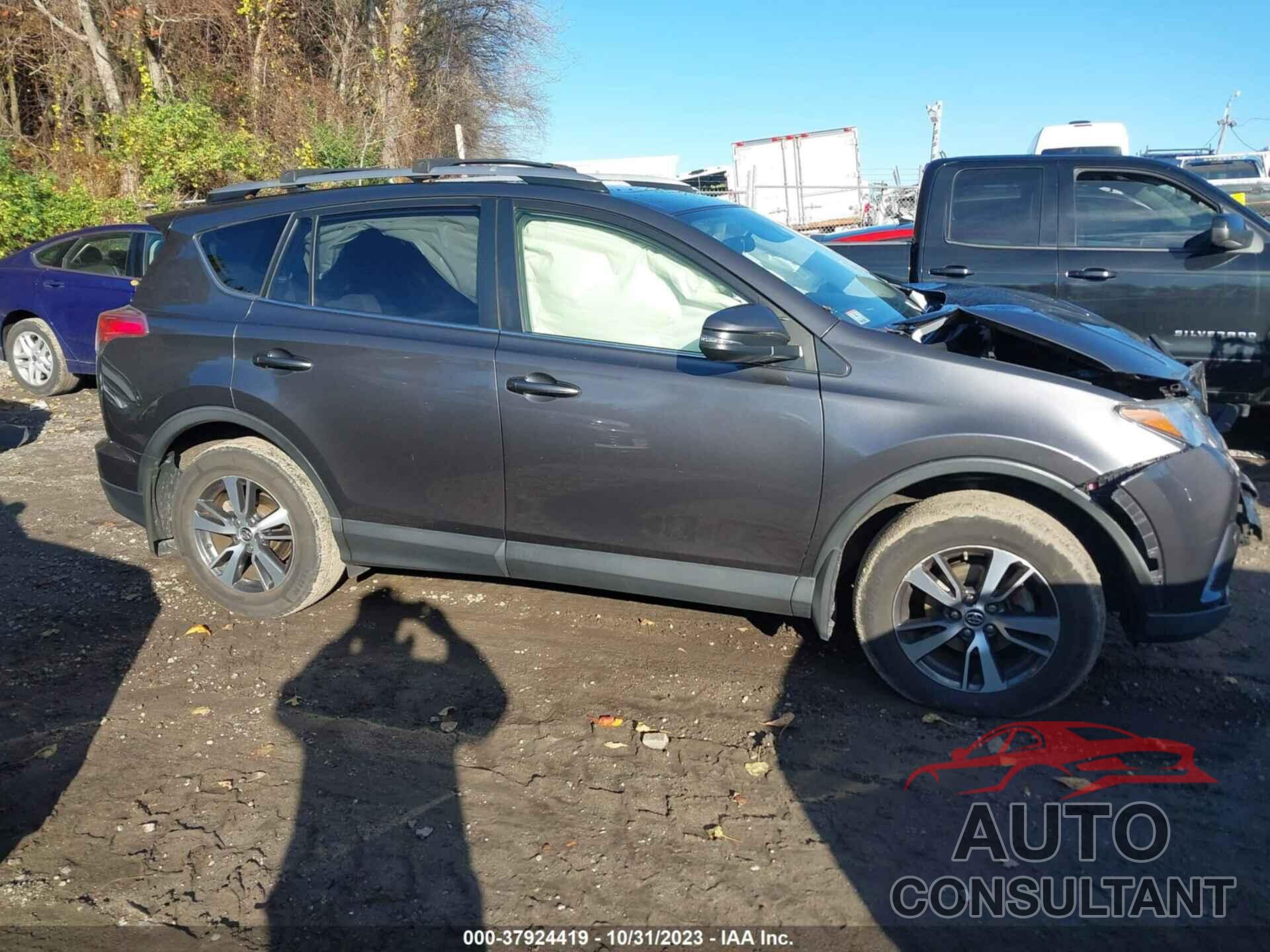 TOYOTA RAV4 2017 - JTMRFREV3HJ124431