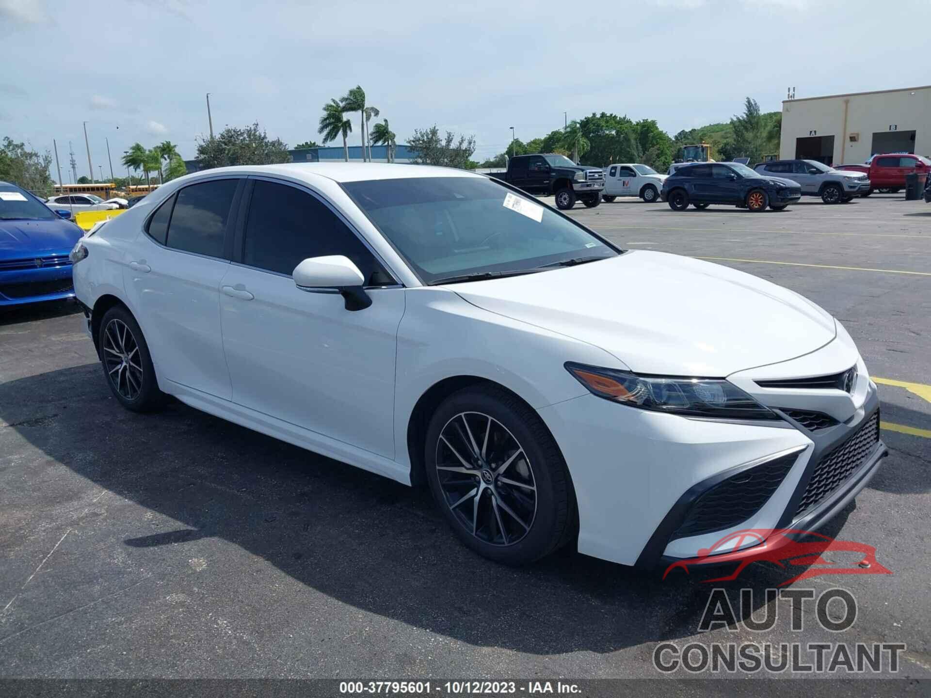 TOYOTA CAMRY 2022 - 4T1G11AK6NU656958