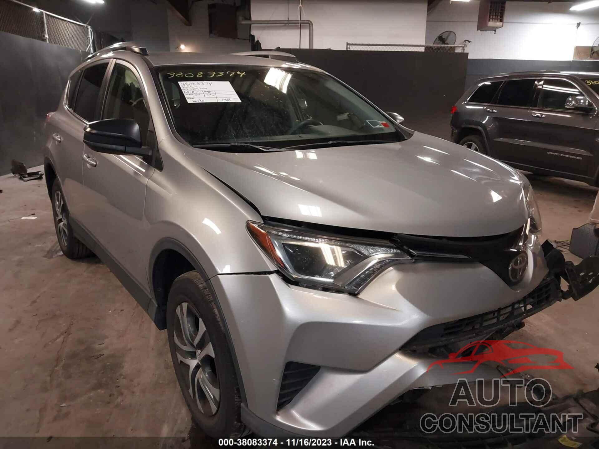 TOYOTA RAV4 2018 - JTMBFREV8JJ205433