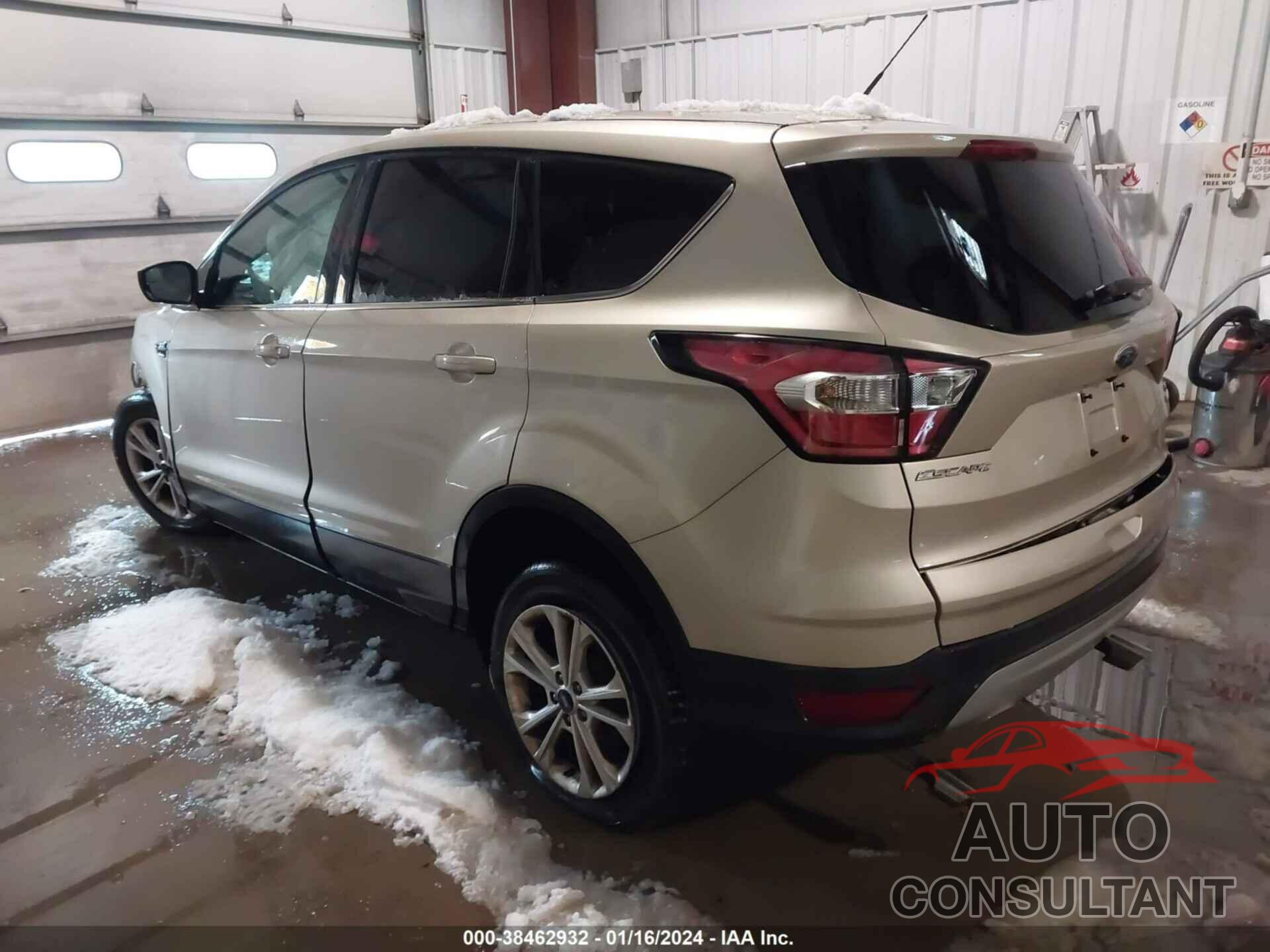 FORD ESCAPE 2017 - 1FMCU0GD5HUF03856