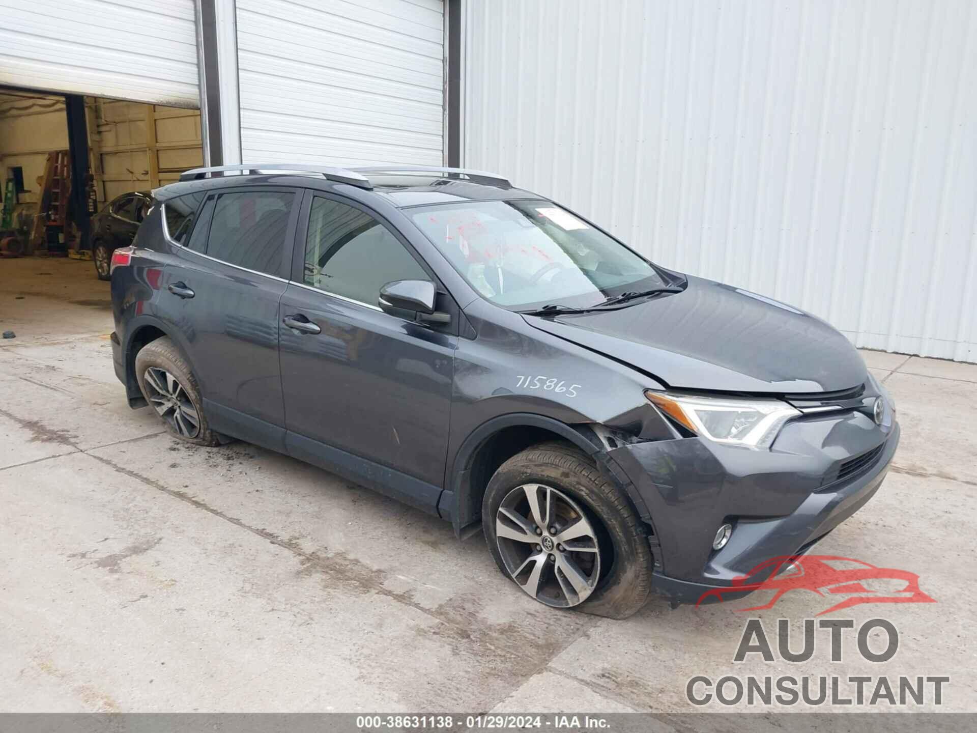 TOYOTA RAV4 2017 - JTMRFREV0HJ715865