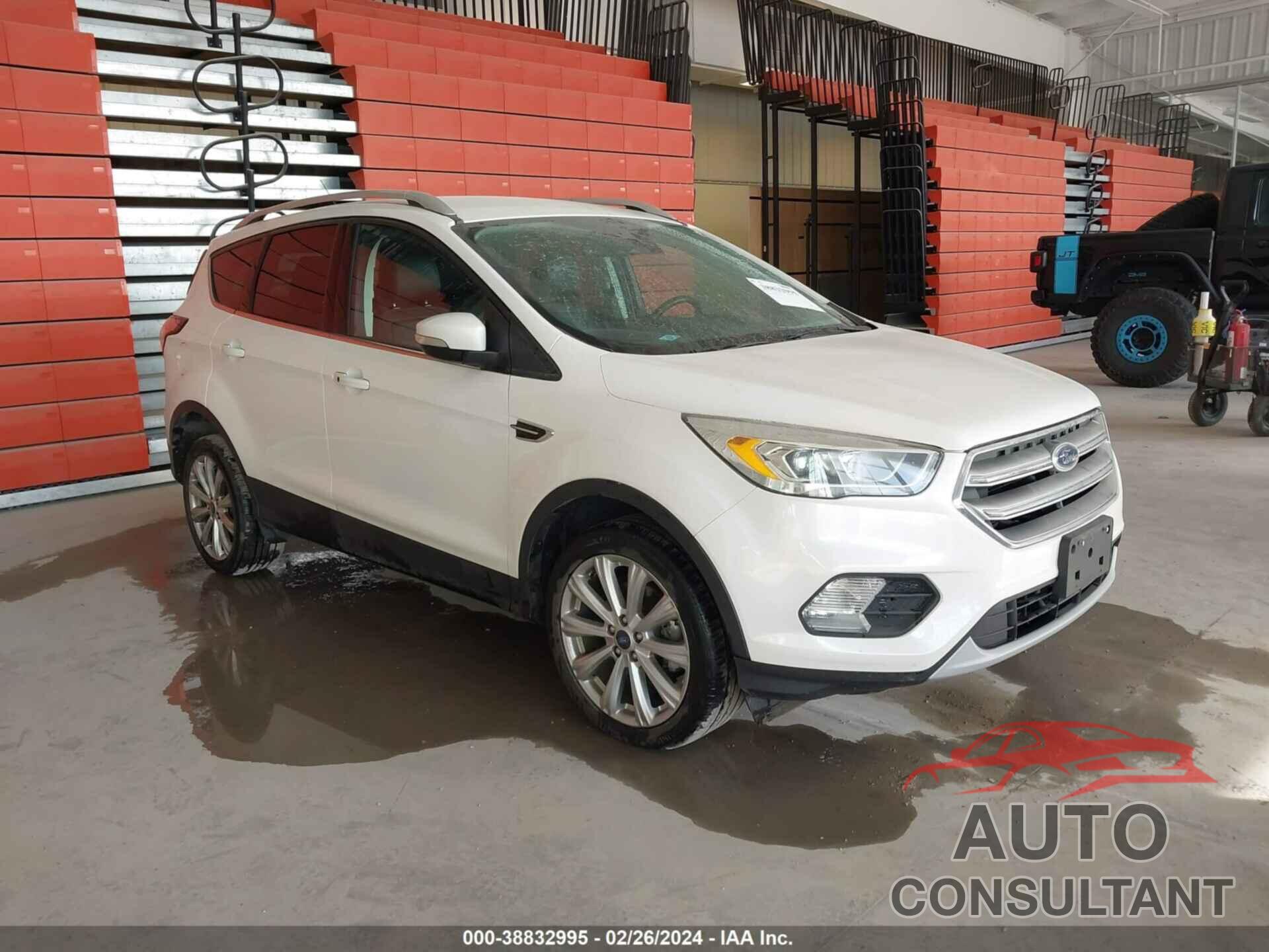 FORD ESCAPE 2017 - 1FMCU0JD4HUE08133