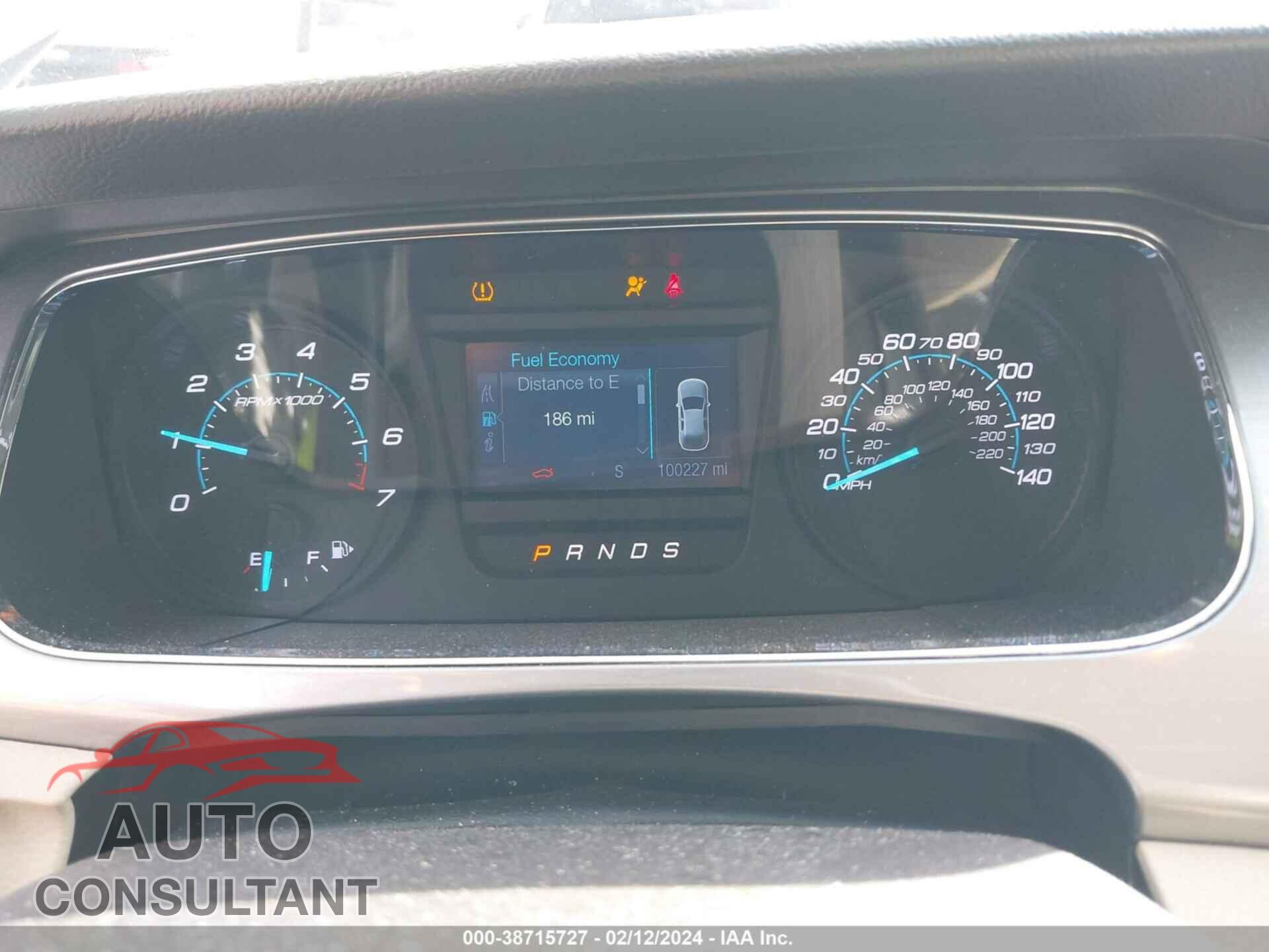 FORD TAURUS 2018 - 1FAHP2E86JG132347