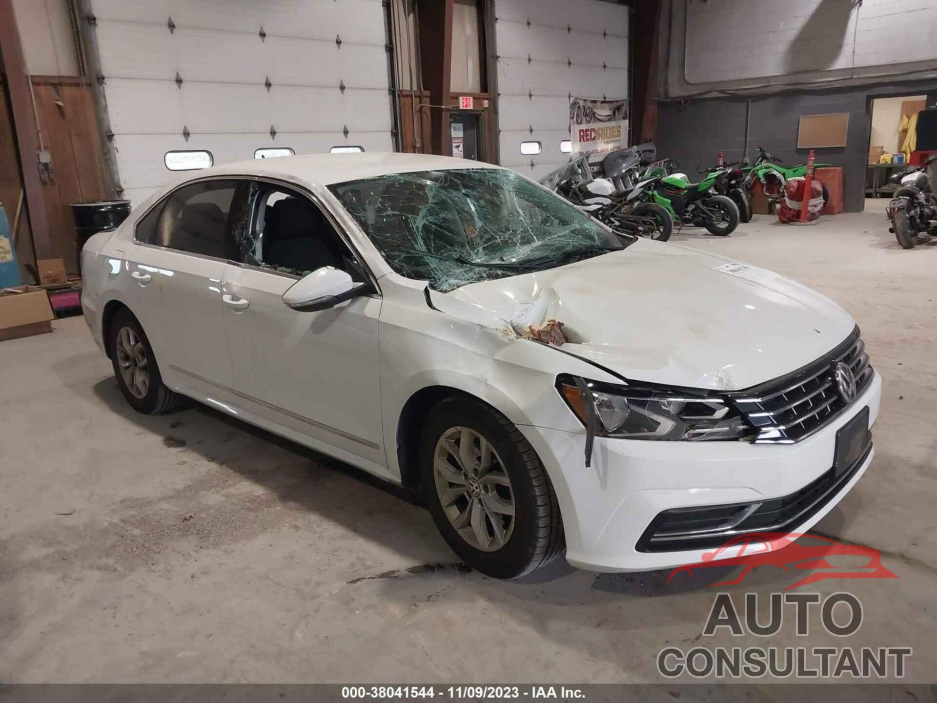 VOLKSWAGEN PASSAT 2017 - 1VWAT7A37HC004941