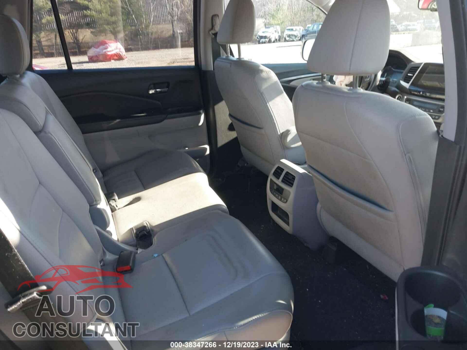 HONDA PILOT 2017 - 5FNYF6H52HB048990