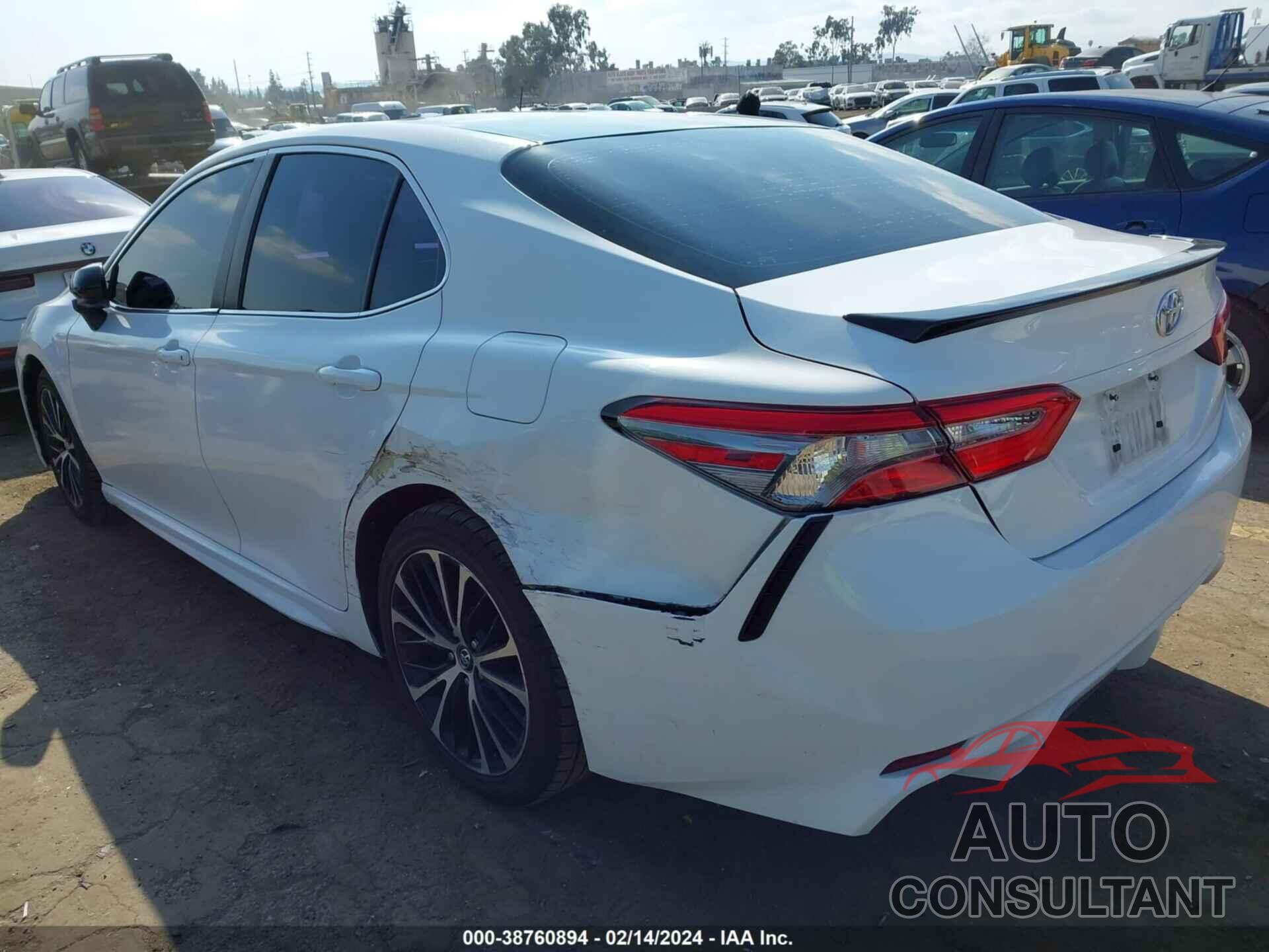 TOYOTA CAMRY 2018 - 4T1B11HK9JU130527