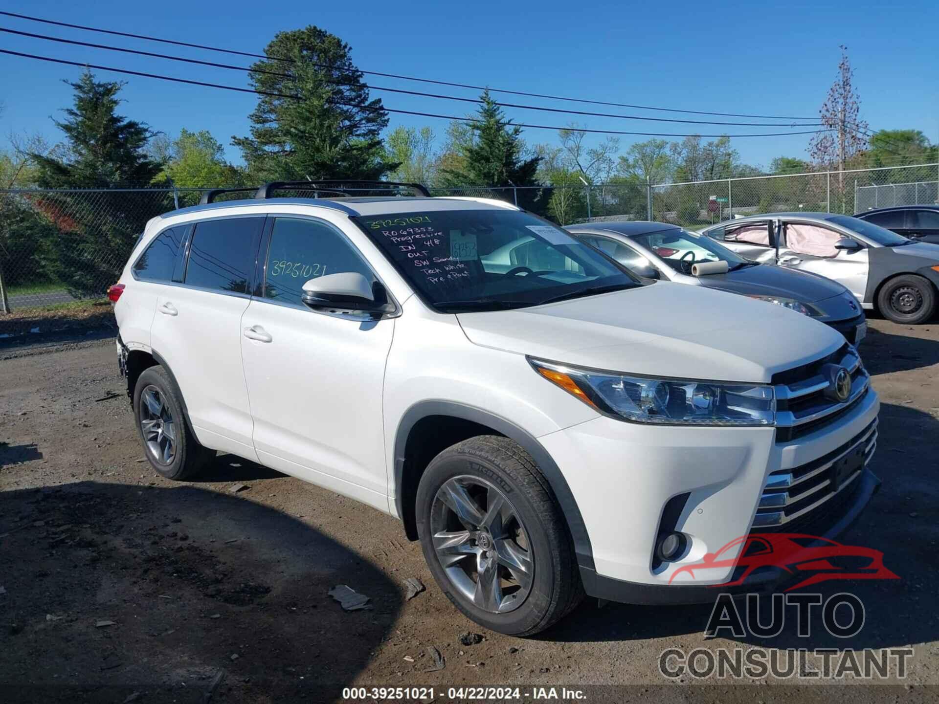 TOYOTA HIGHLANDER 2018 - 5TDDZRFH8JS496656