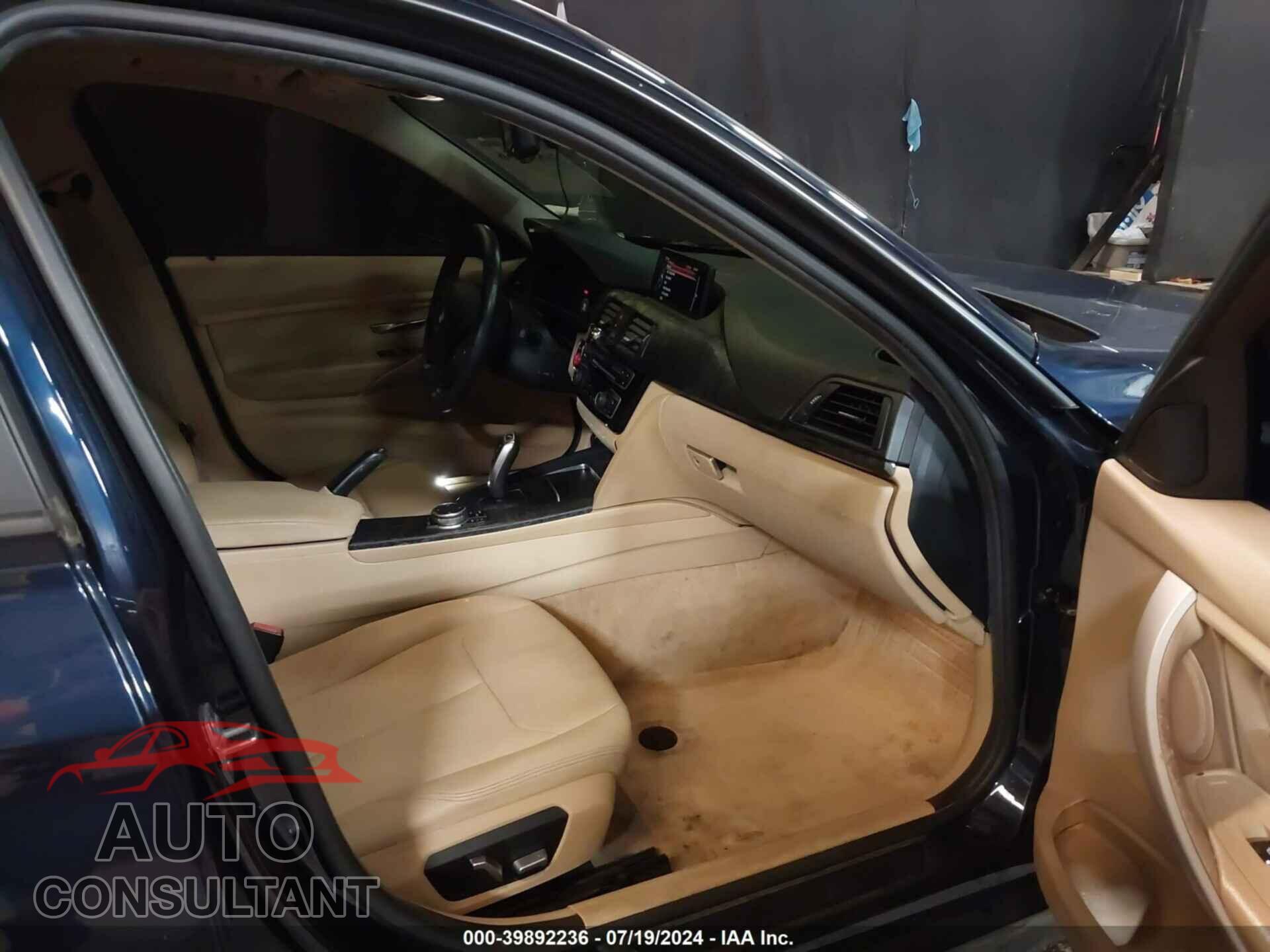 BMW 320I 2016 - WBA8E5G57GNU21369