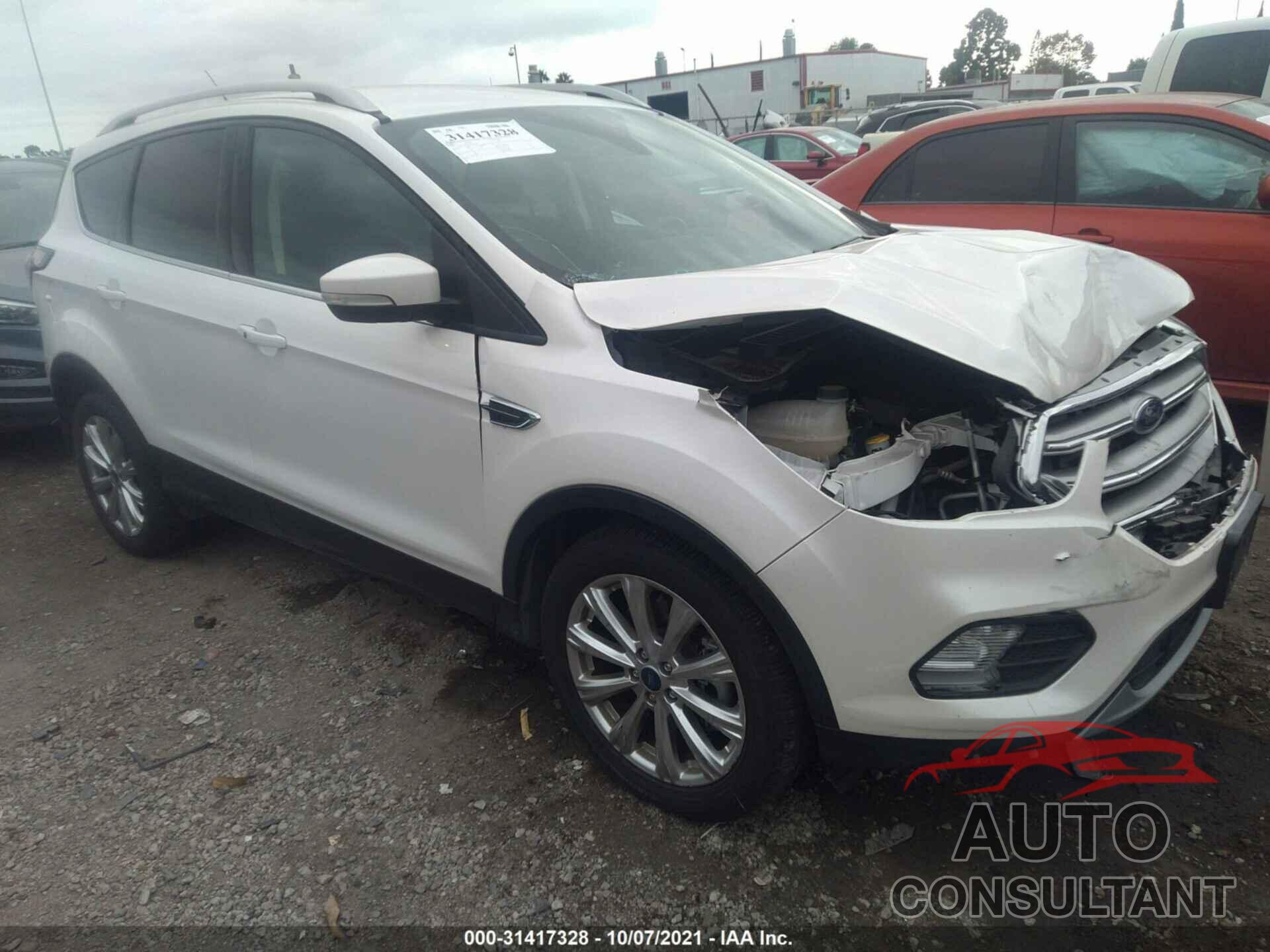 FORD ESCAPE 2017 - 1FMCU0J91HUD11919