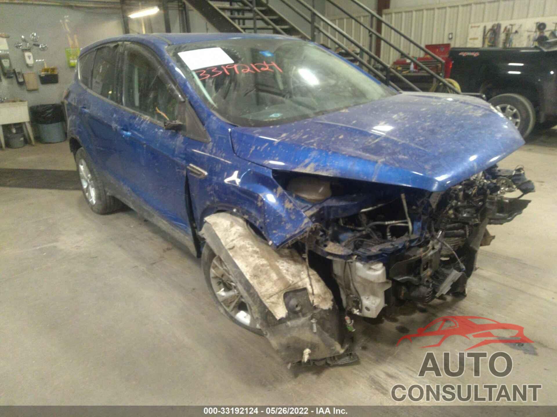 FORD ESCAPE 2017 - 1FMCU9G95HUC05663